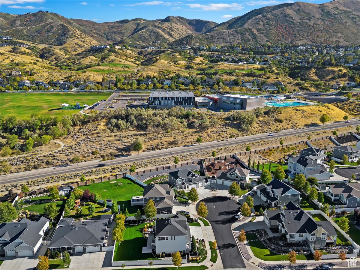 Drone / aerial view featuring a mountain view