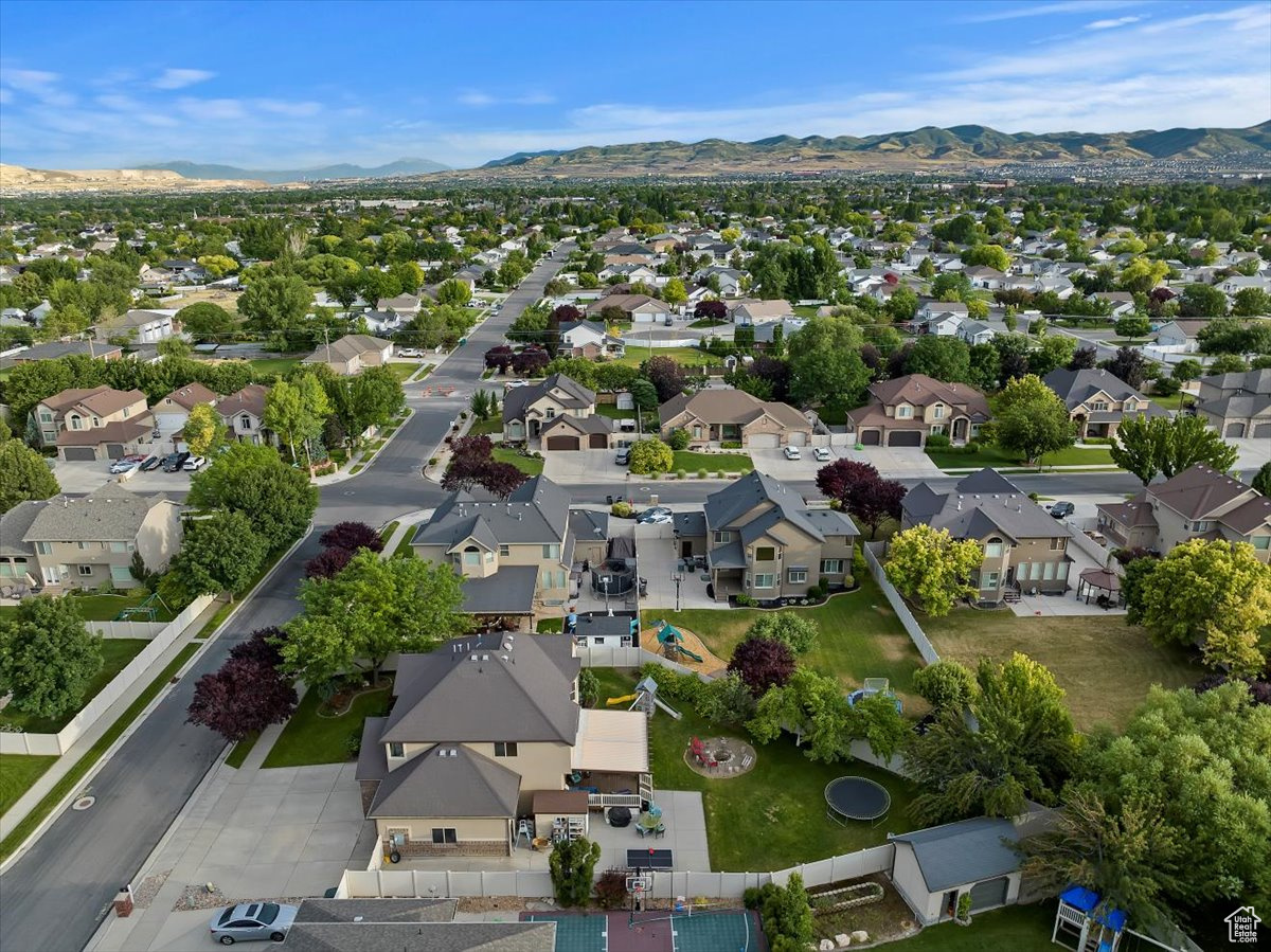 Birds eye view of property featuring a mountain view