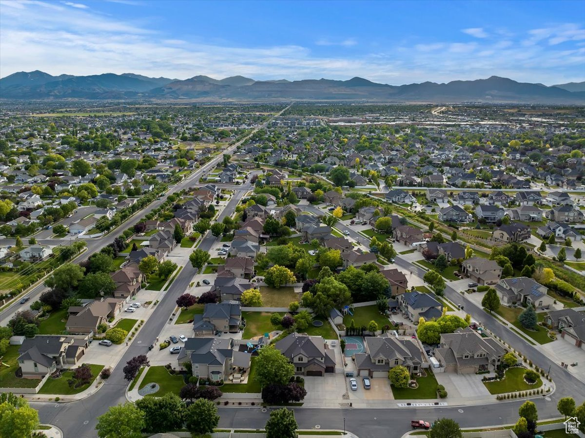 Drone / aerial view featuring a mountain view