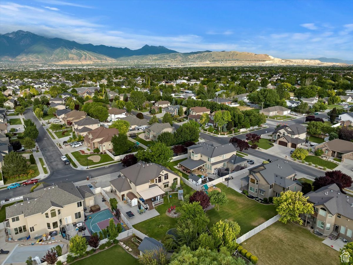 Drone / aerial view featuring a mountain view