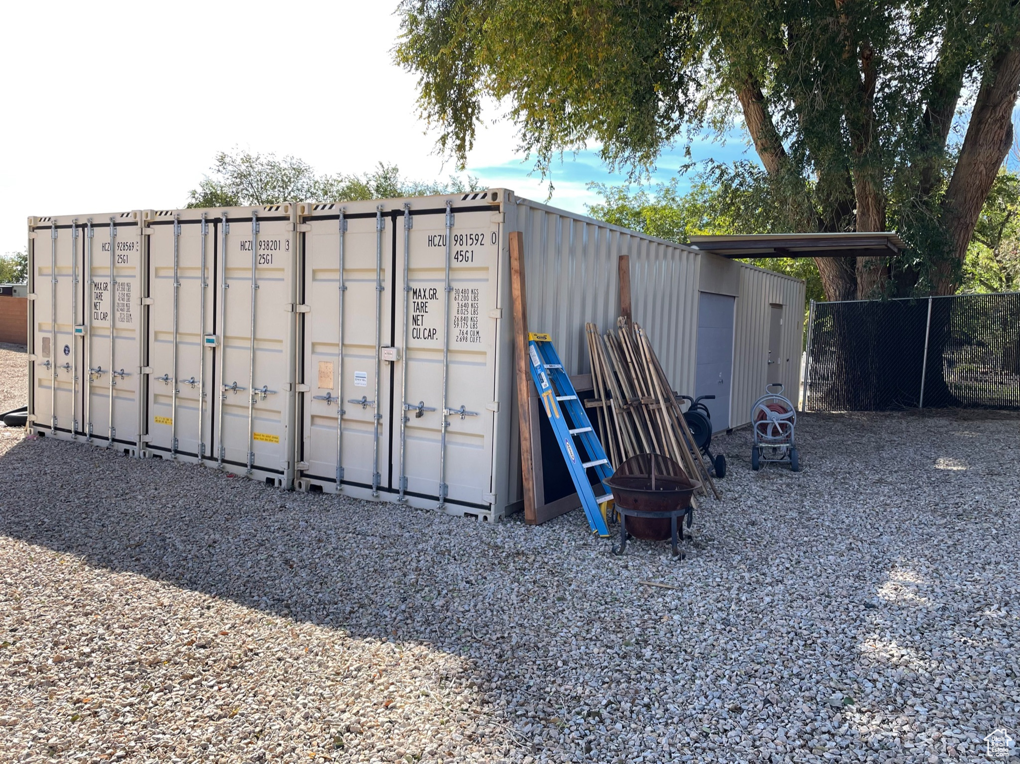 3-40 ft Storage containers in yard - LV-ZOS-1