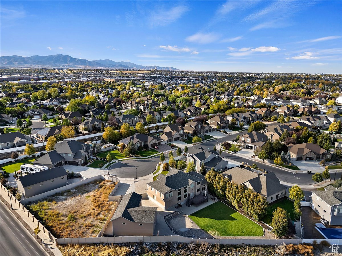 Drone / aerial view featuring a mountain view