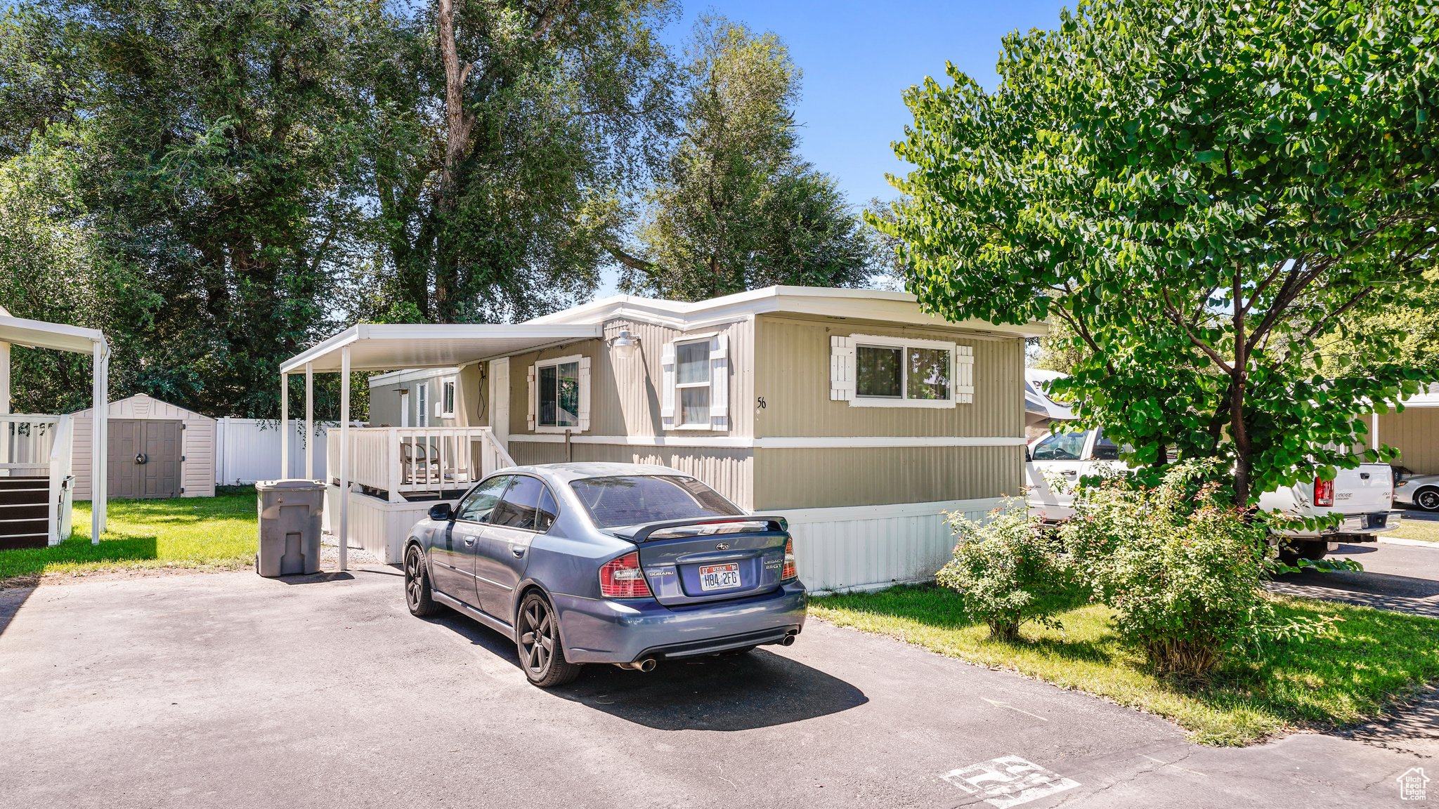 Manufactured / mobile home featuring a shed