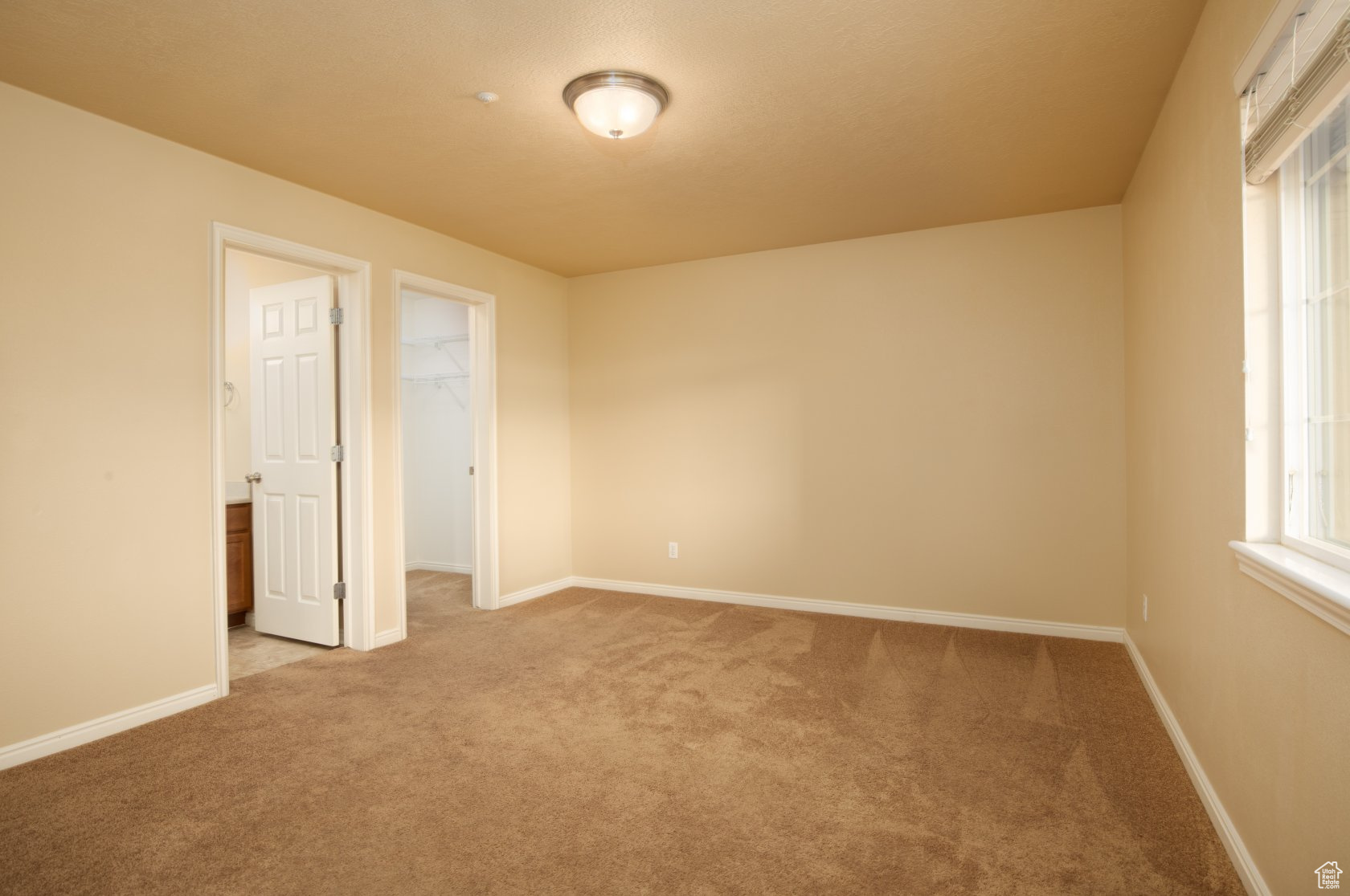 Spare room with carpet flooring