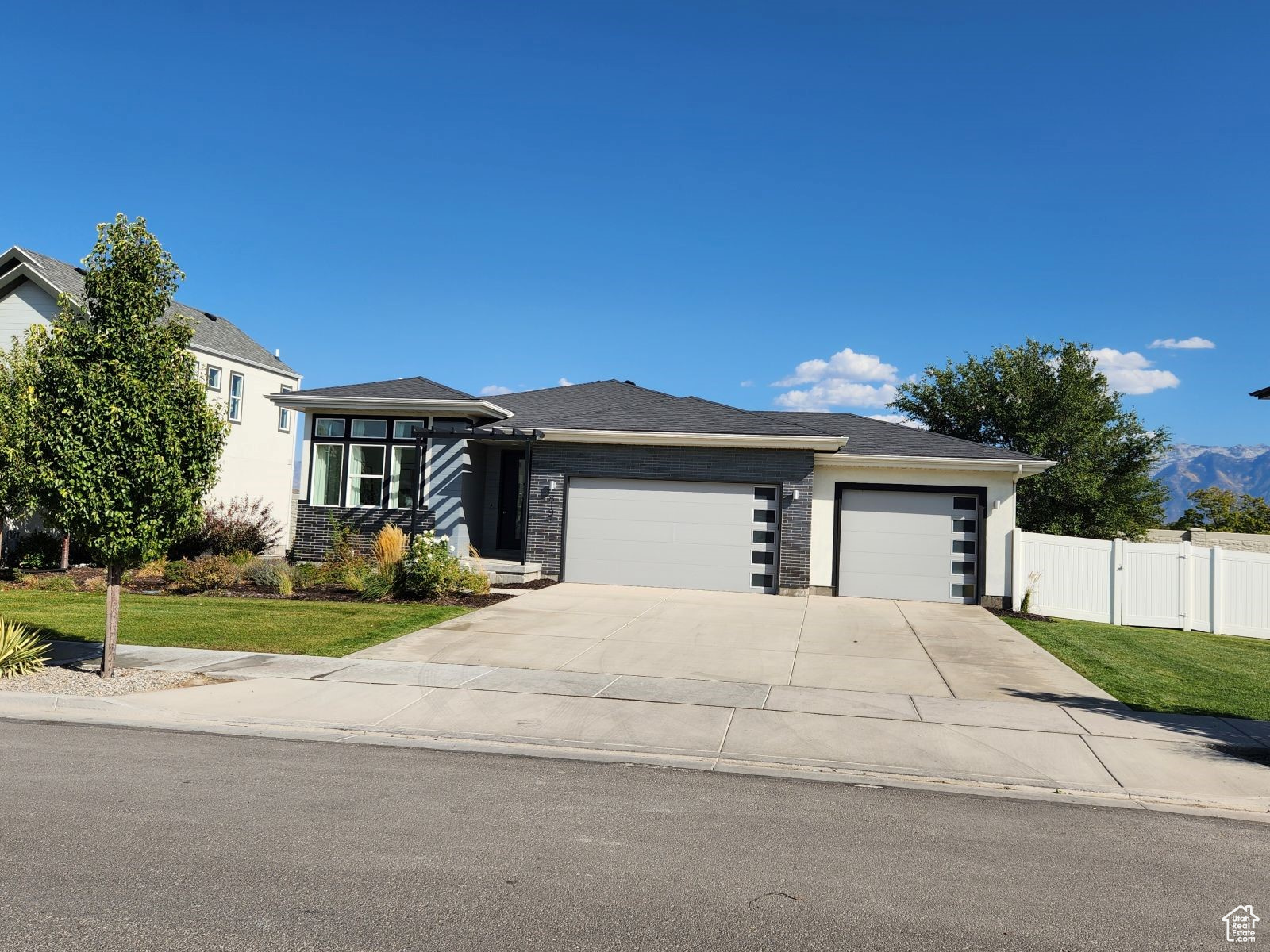 View of front of home featuring a front lawn and a garage