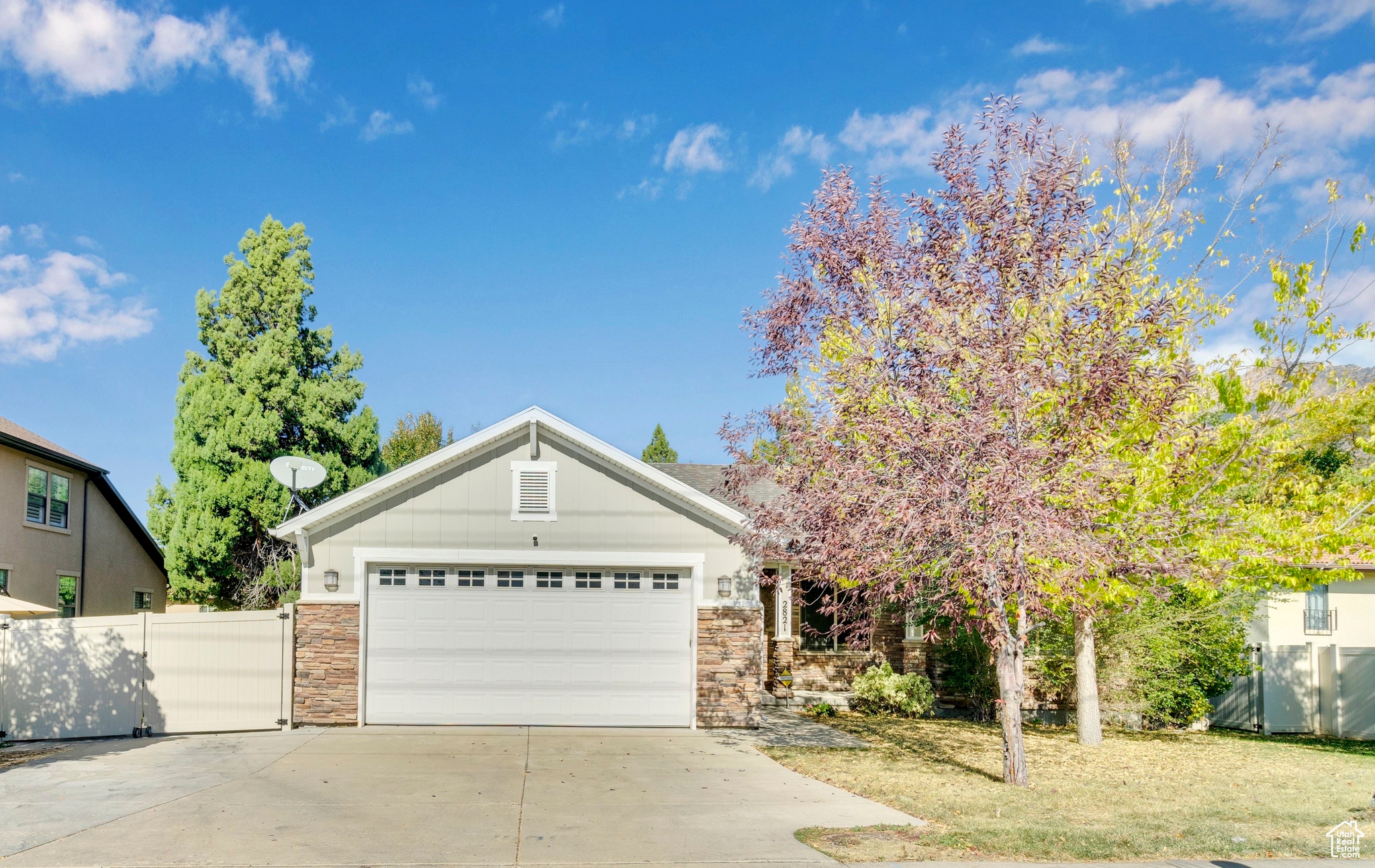 View of front of home featuring a front lawn