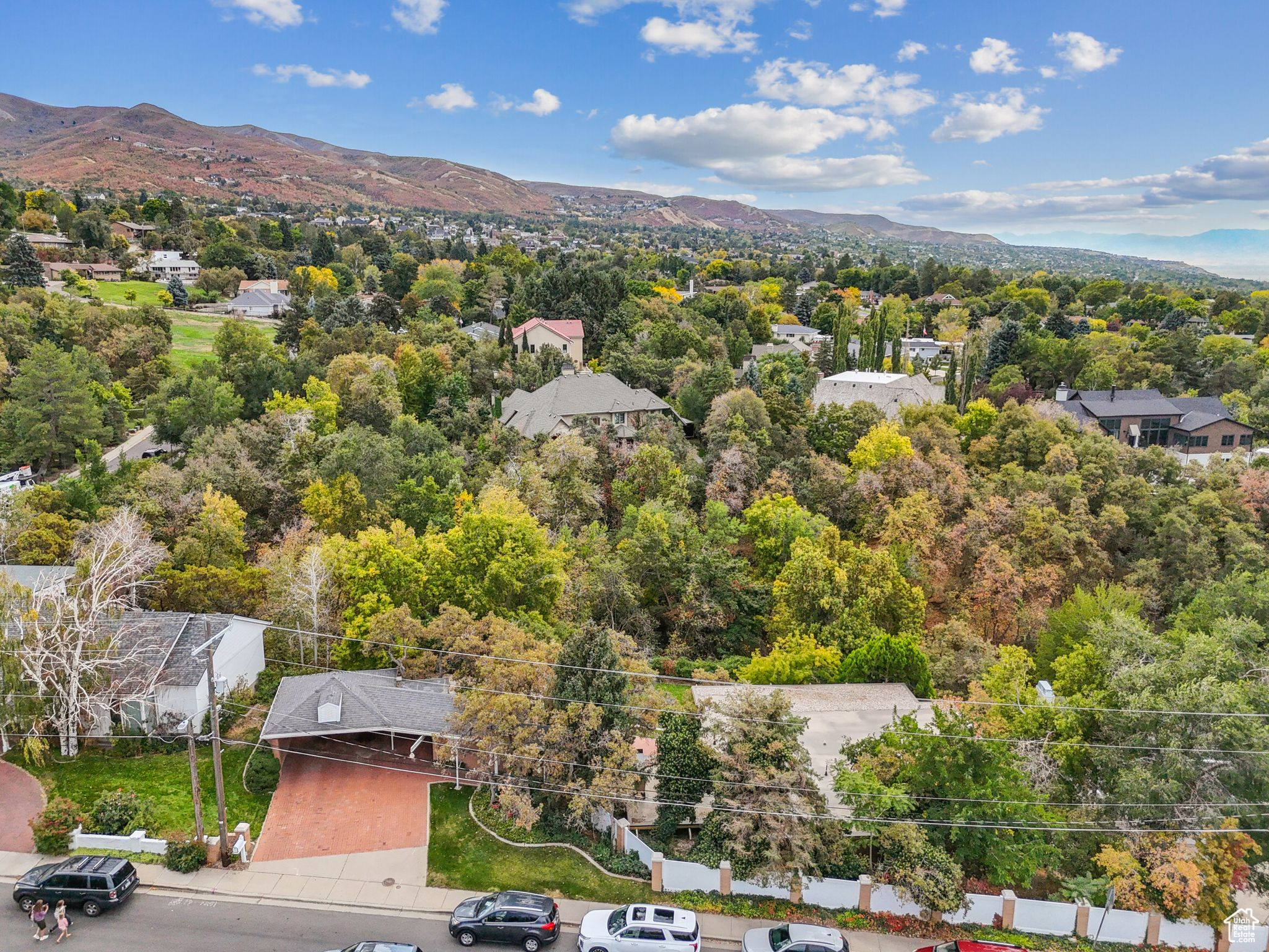 Bird's eye view featuring a mountain view