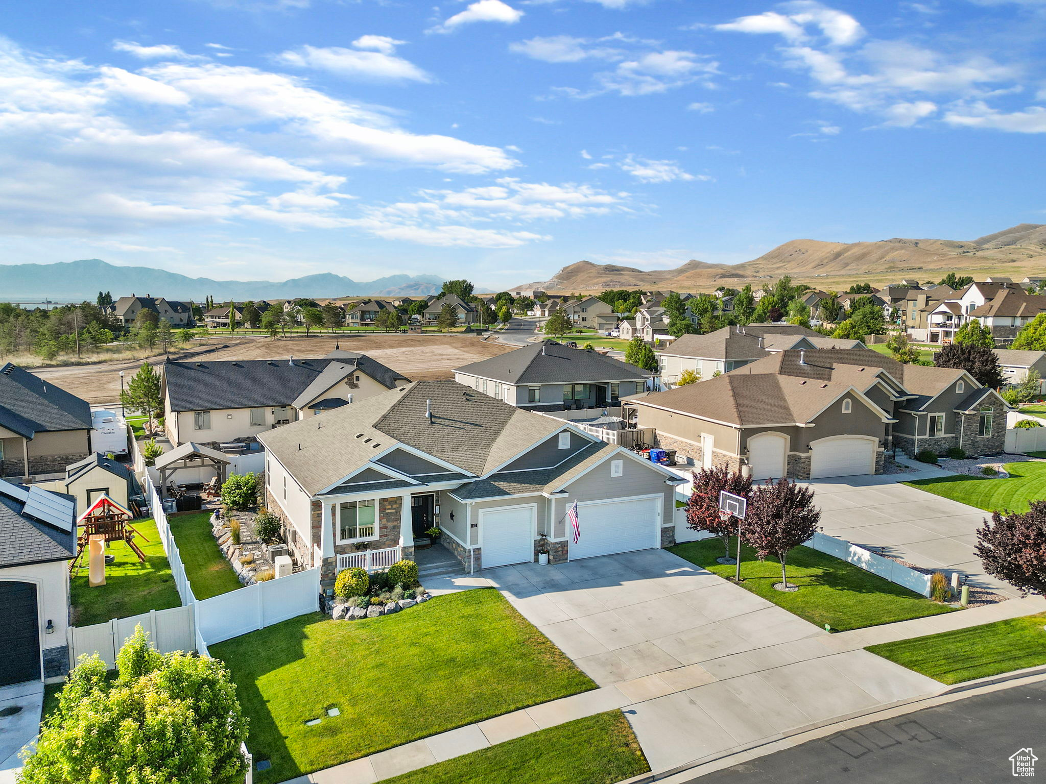 187 E BAYVIEW, Saratoga Springs, Utah 84045, 6 Bedrooms Bedrooms, 15 Rooms Rooms,3 BathroomsBathrooms,Residential,For sale,BAYVIEW,2029683