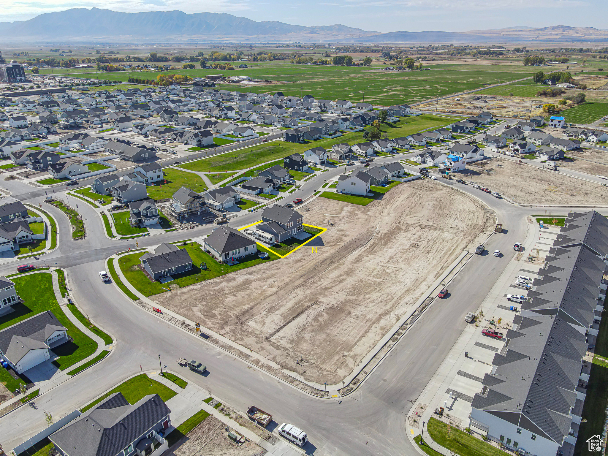 Birds eye view of property with a mountain view