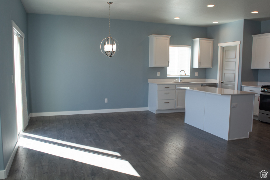 Do you love an open layout? This space gives you great room for dining and entertaining.