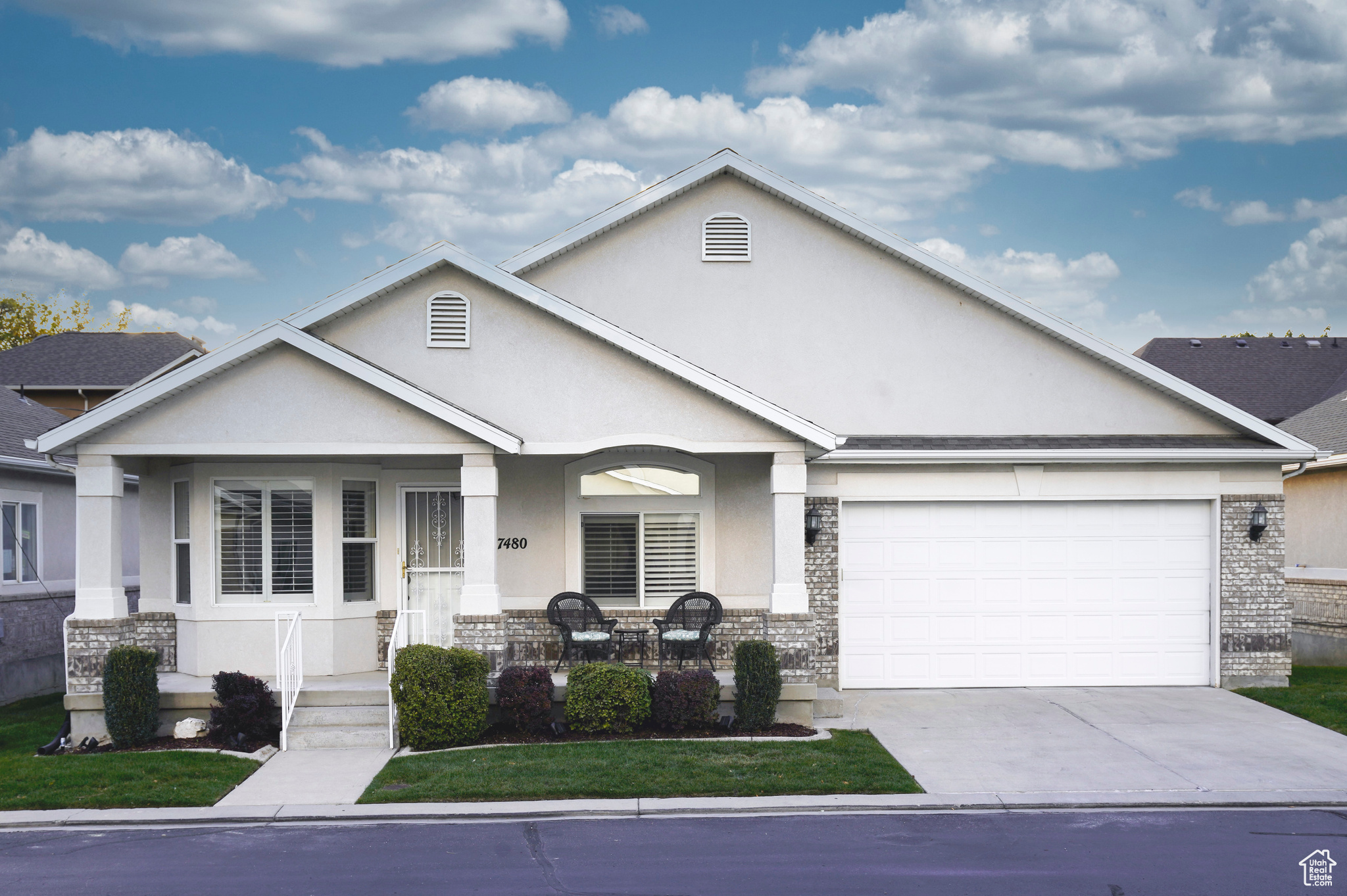 View of front of house featuring a garage