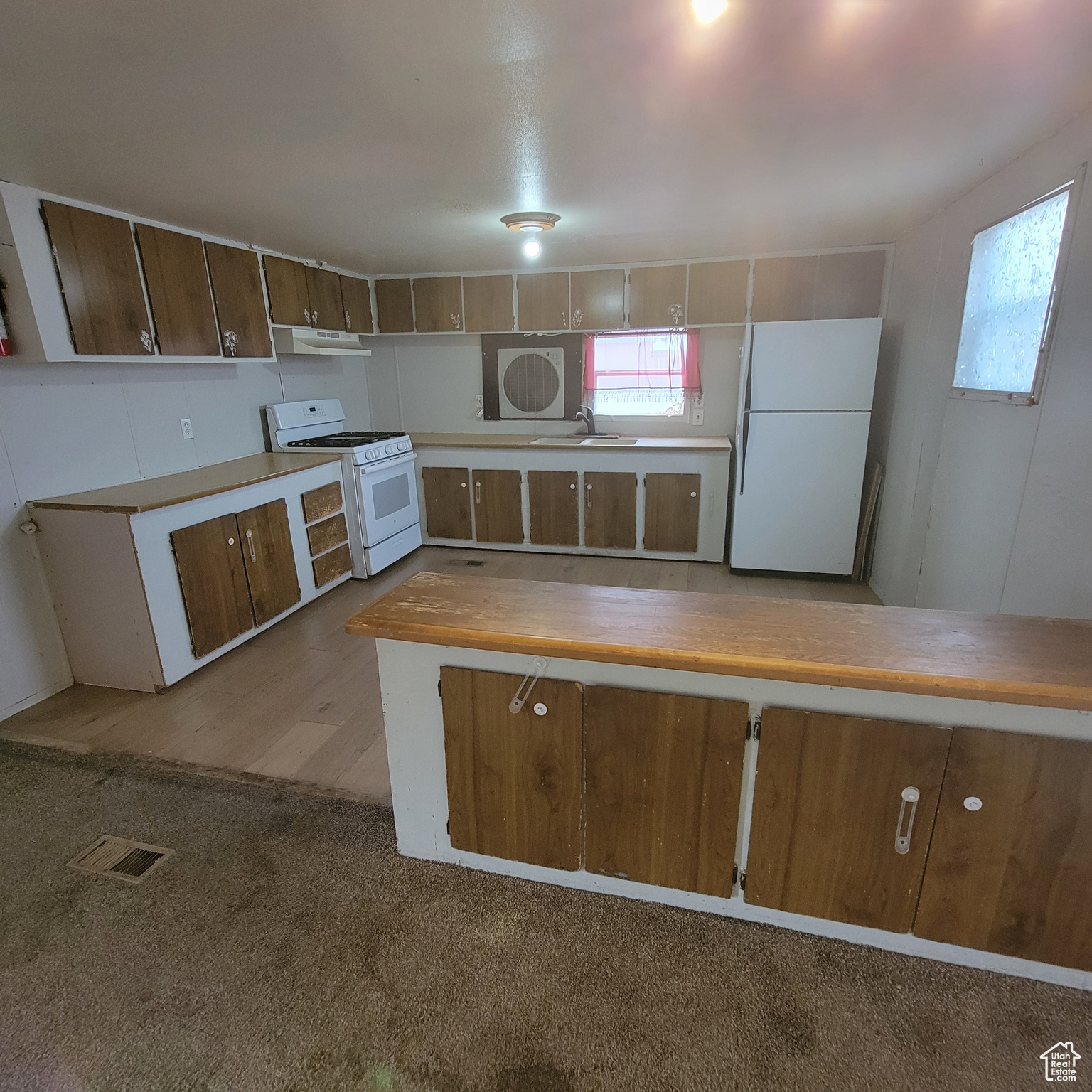 5648 S 1150 W #30A, Riverdale, Utah 84405, 2 Bedrooms Bedrooms, 6 Rooms Rooms,1 BathroomBathrooms,Residential,For sale,1150,2029847