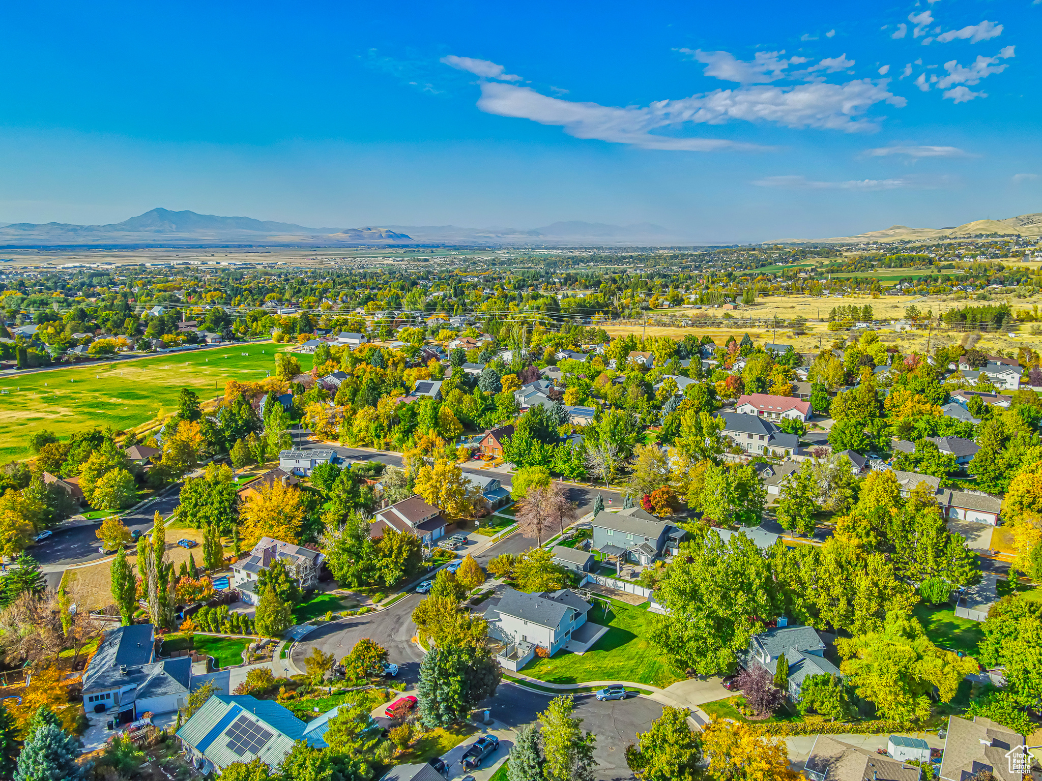 Bird's eye view with a mountain view