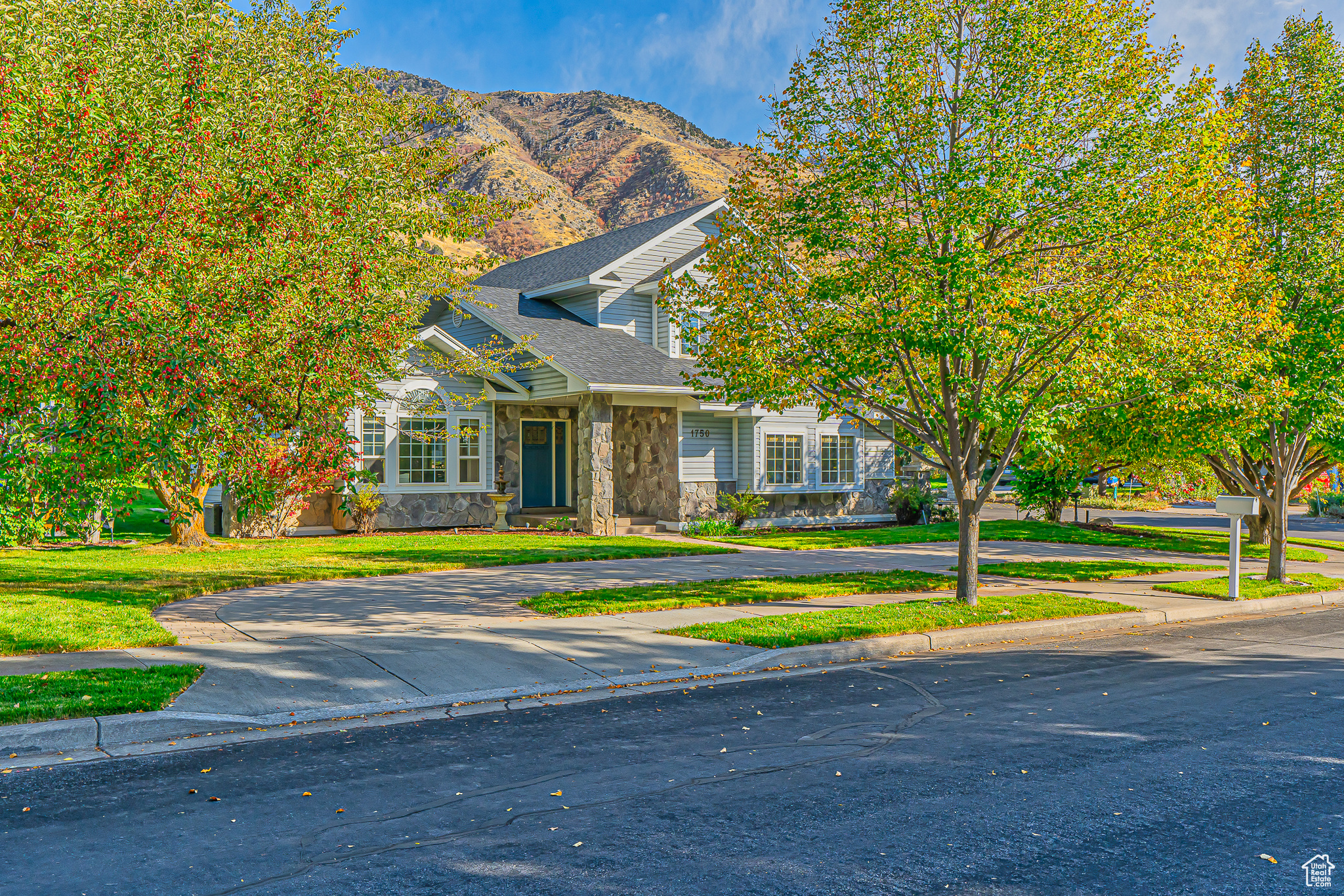 View of front of home featuring a mountain view and a front yard