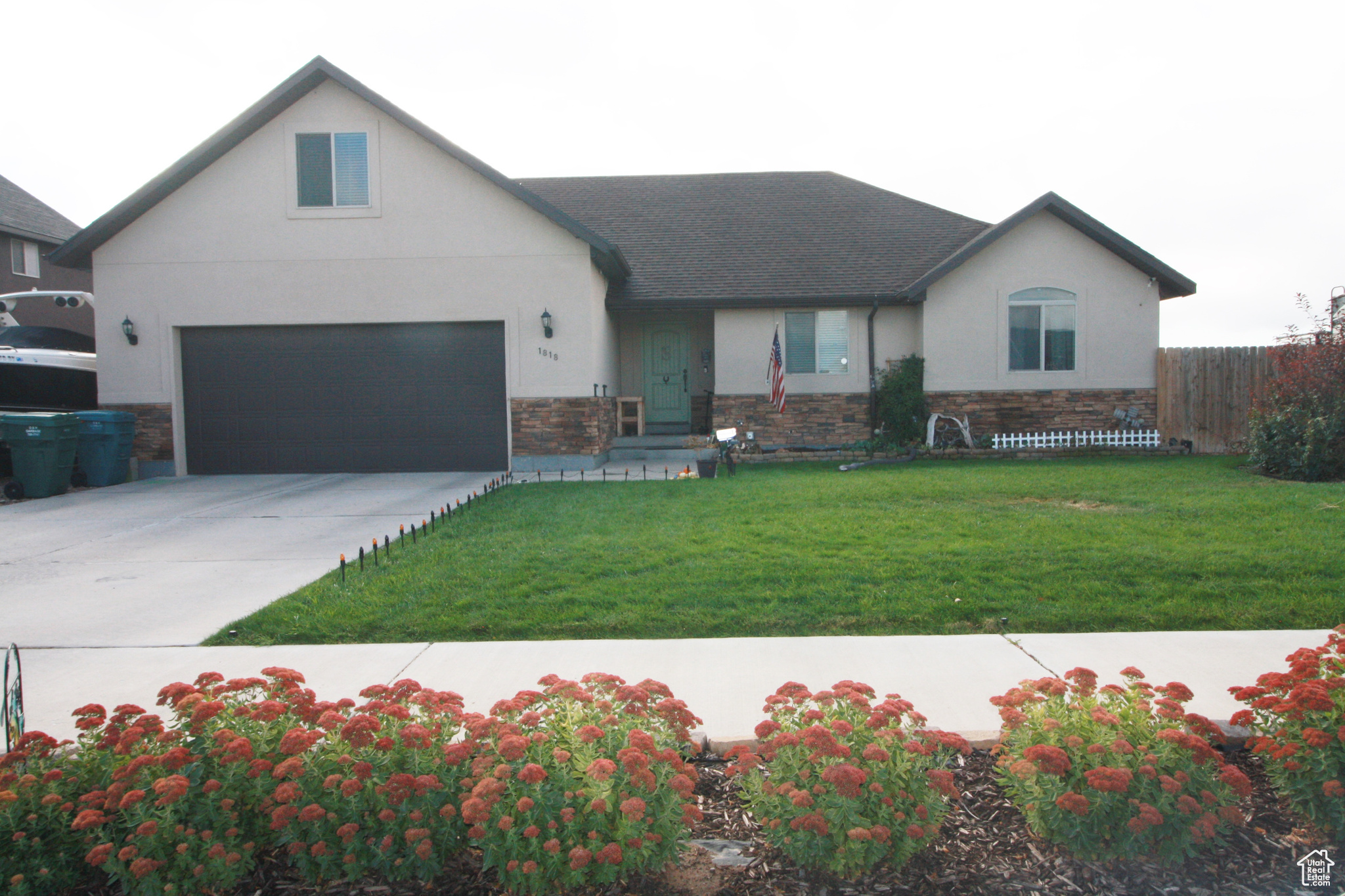 View of front of property with a front yard