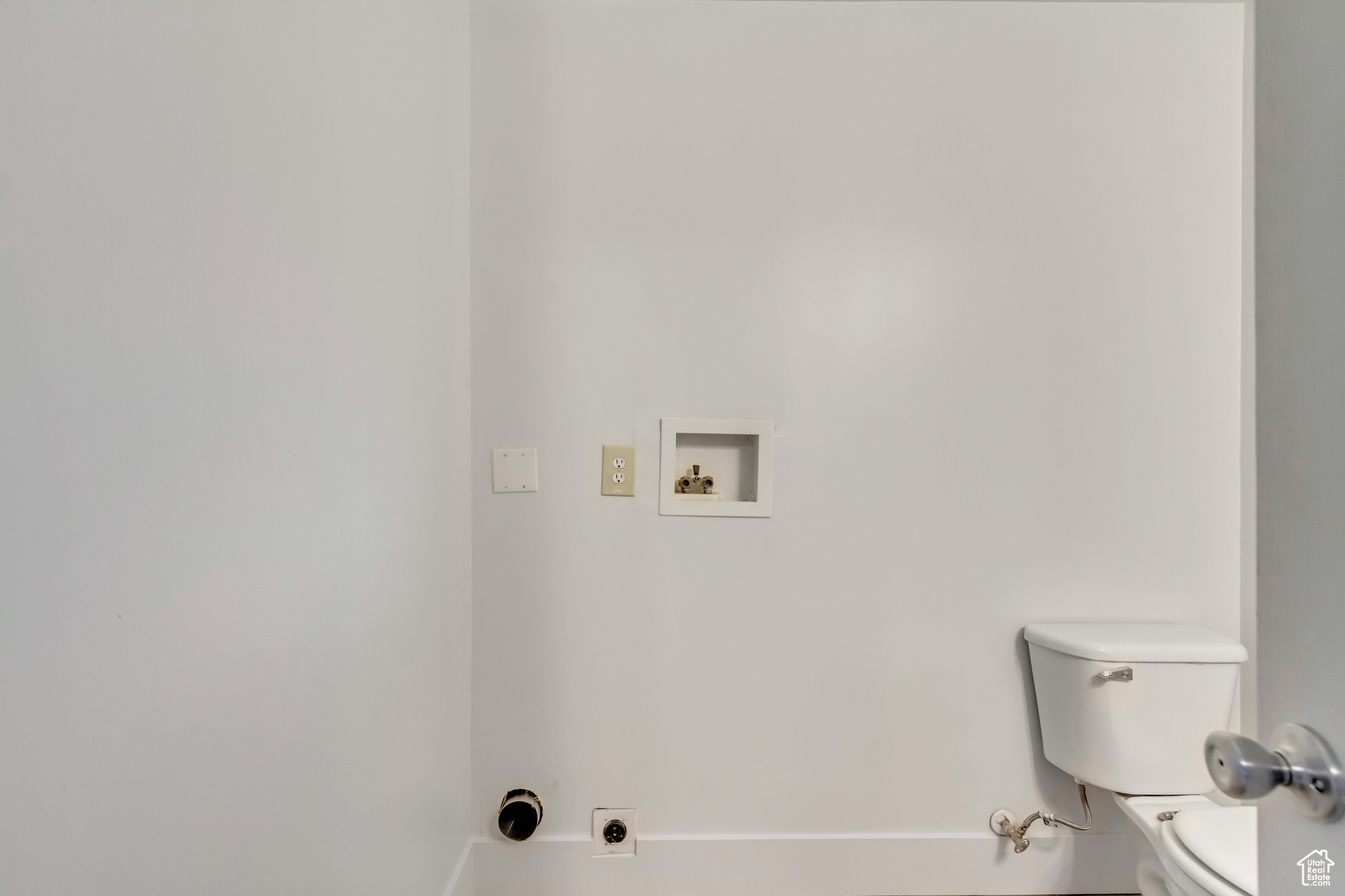 Clothes washing area featuring electric dryer hookup, washer hookup, and gas dryer hookup