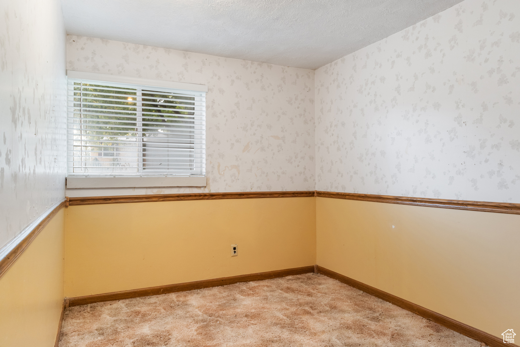 Bonus room featuring a textured ceiling