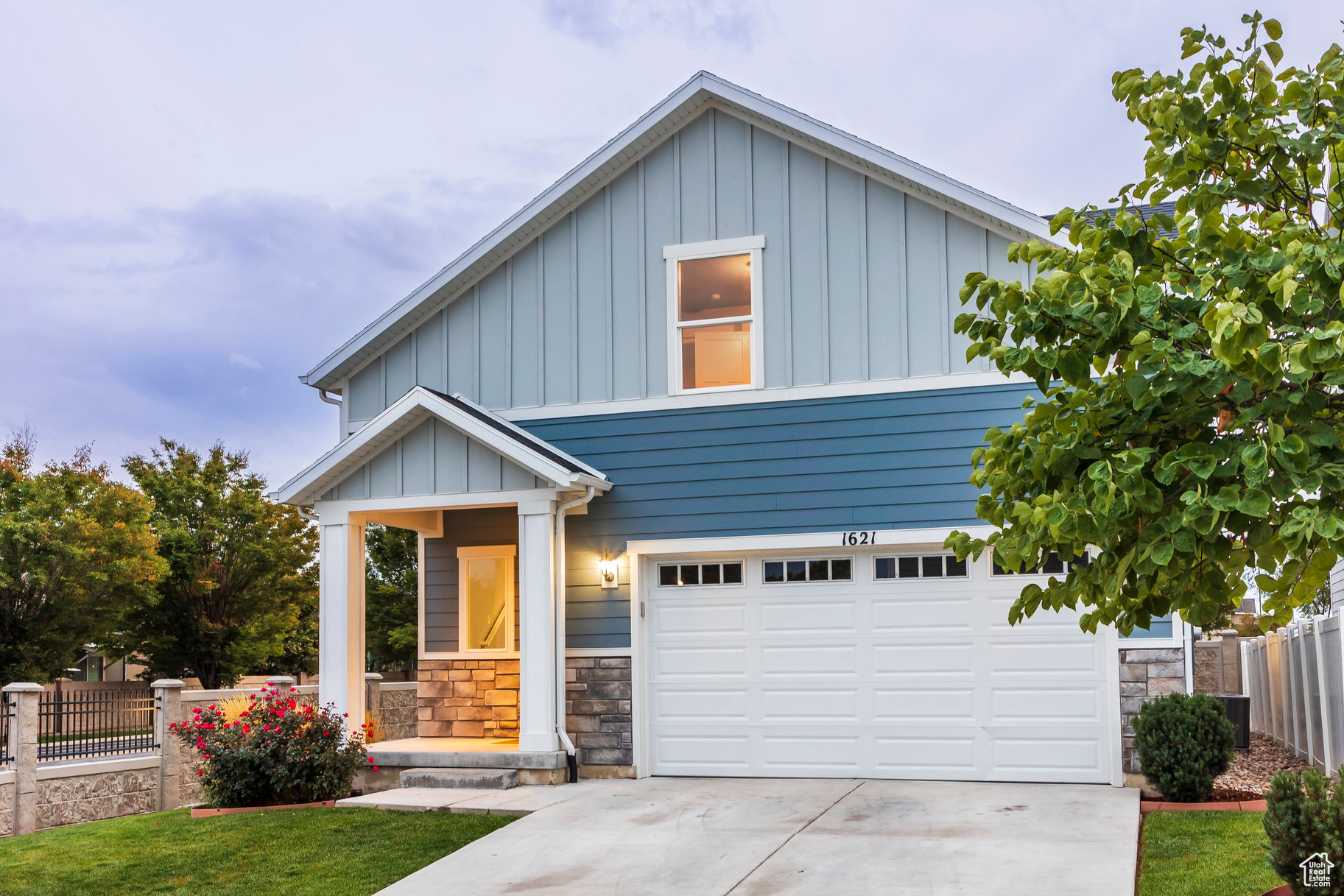 View of front of house featuring a garage