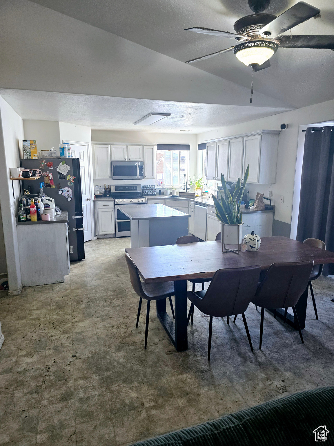 Dining/Kitchen area