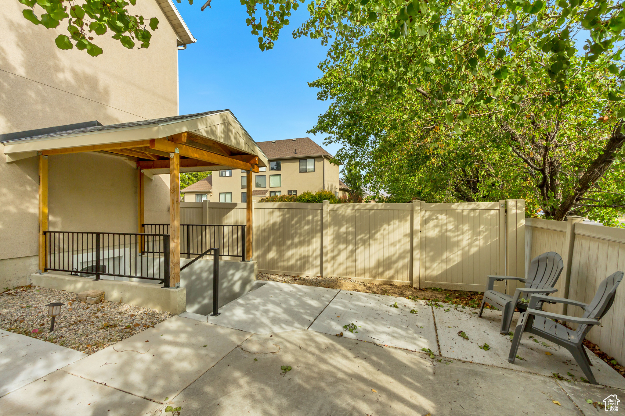 Basement separate entrance.