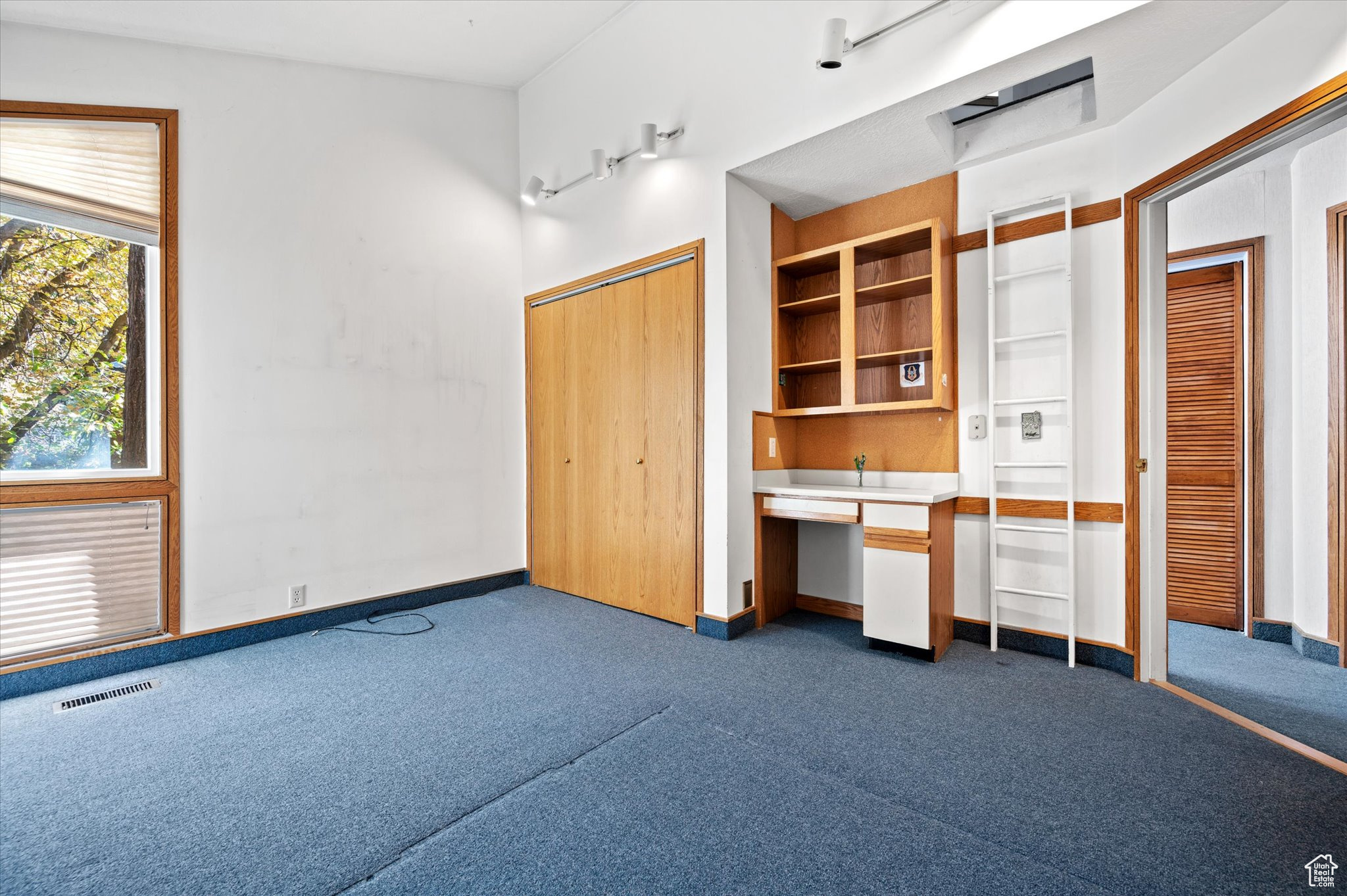 2nd Bedroom with built in Desk and Shelves