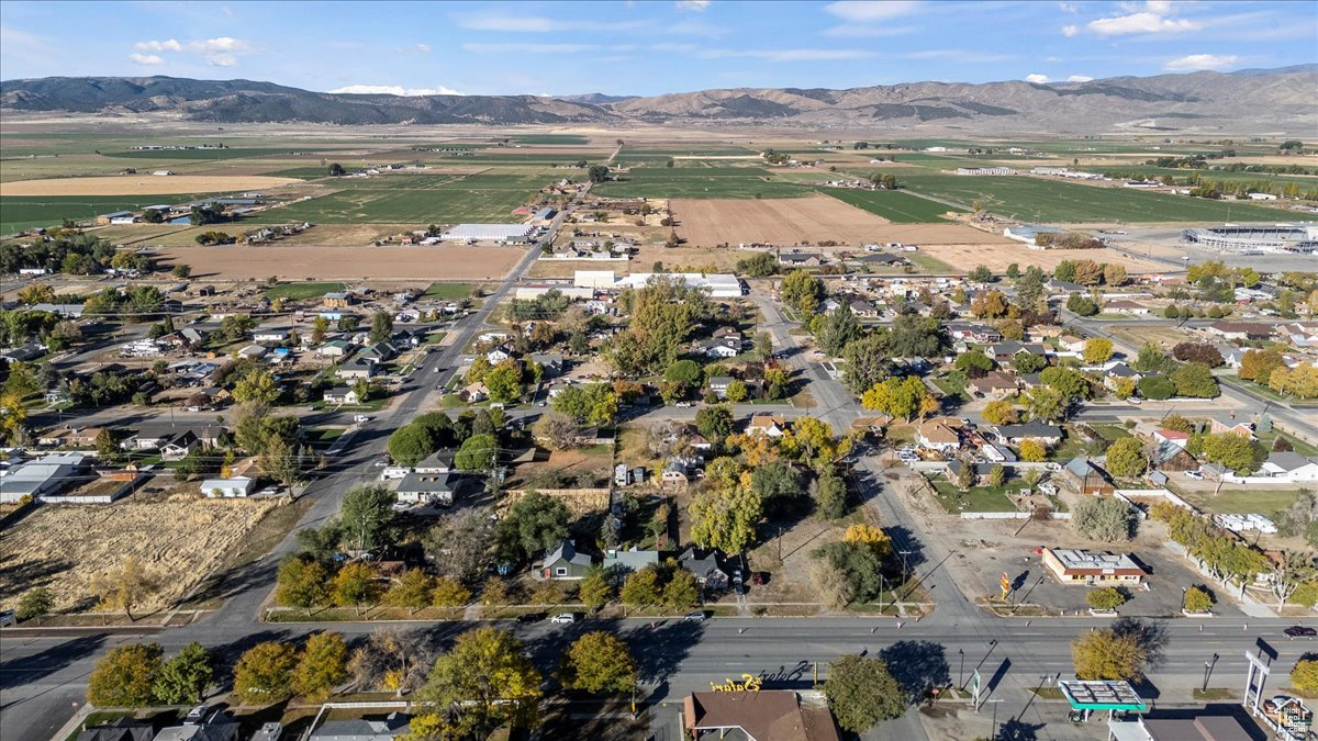 Bird's eye view with a mountain view