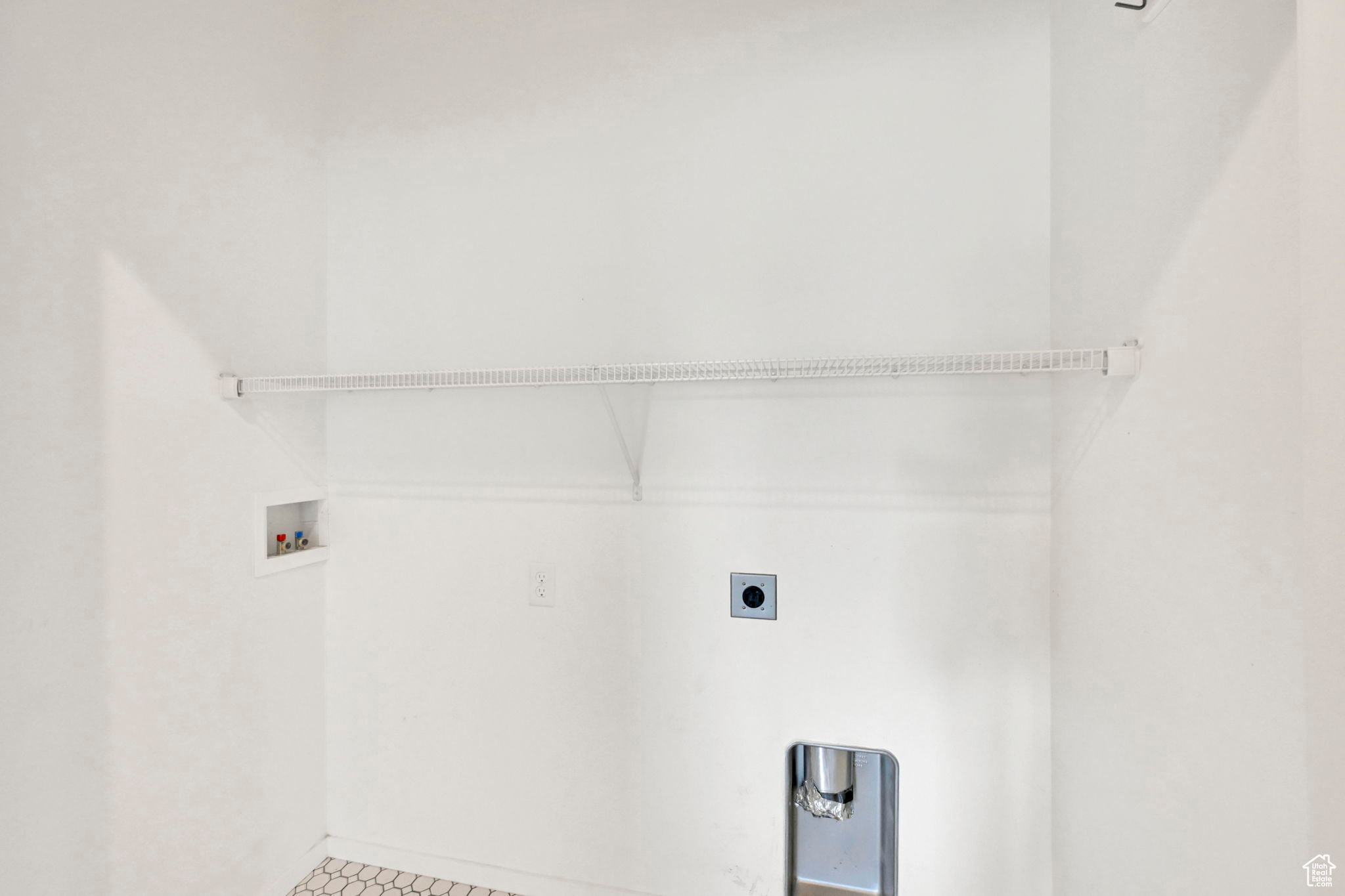 Laundry room featuring electric dryer hookup and washer hookup