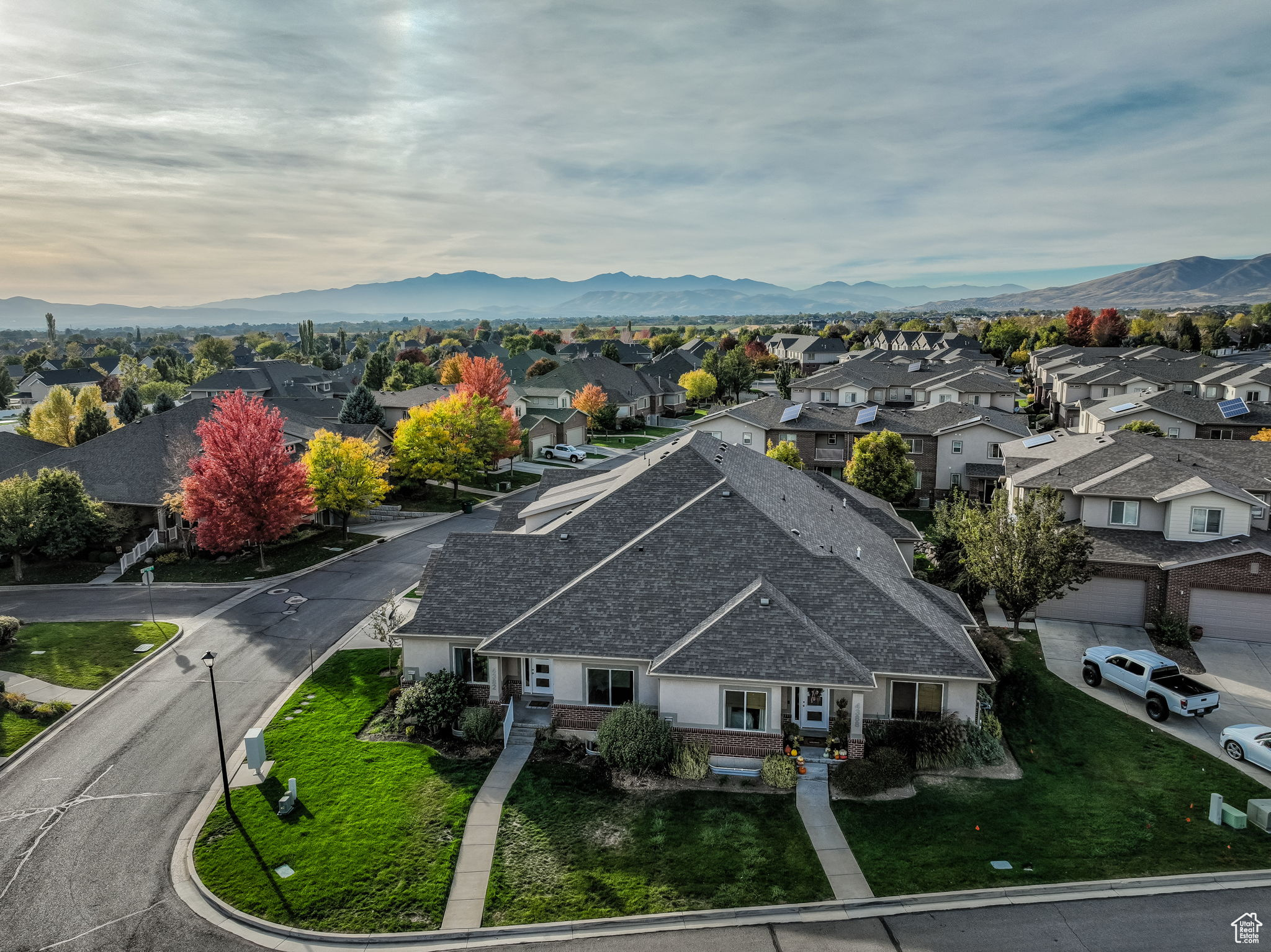 Bird's eye view featuring a mountain view