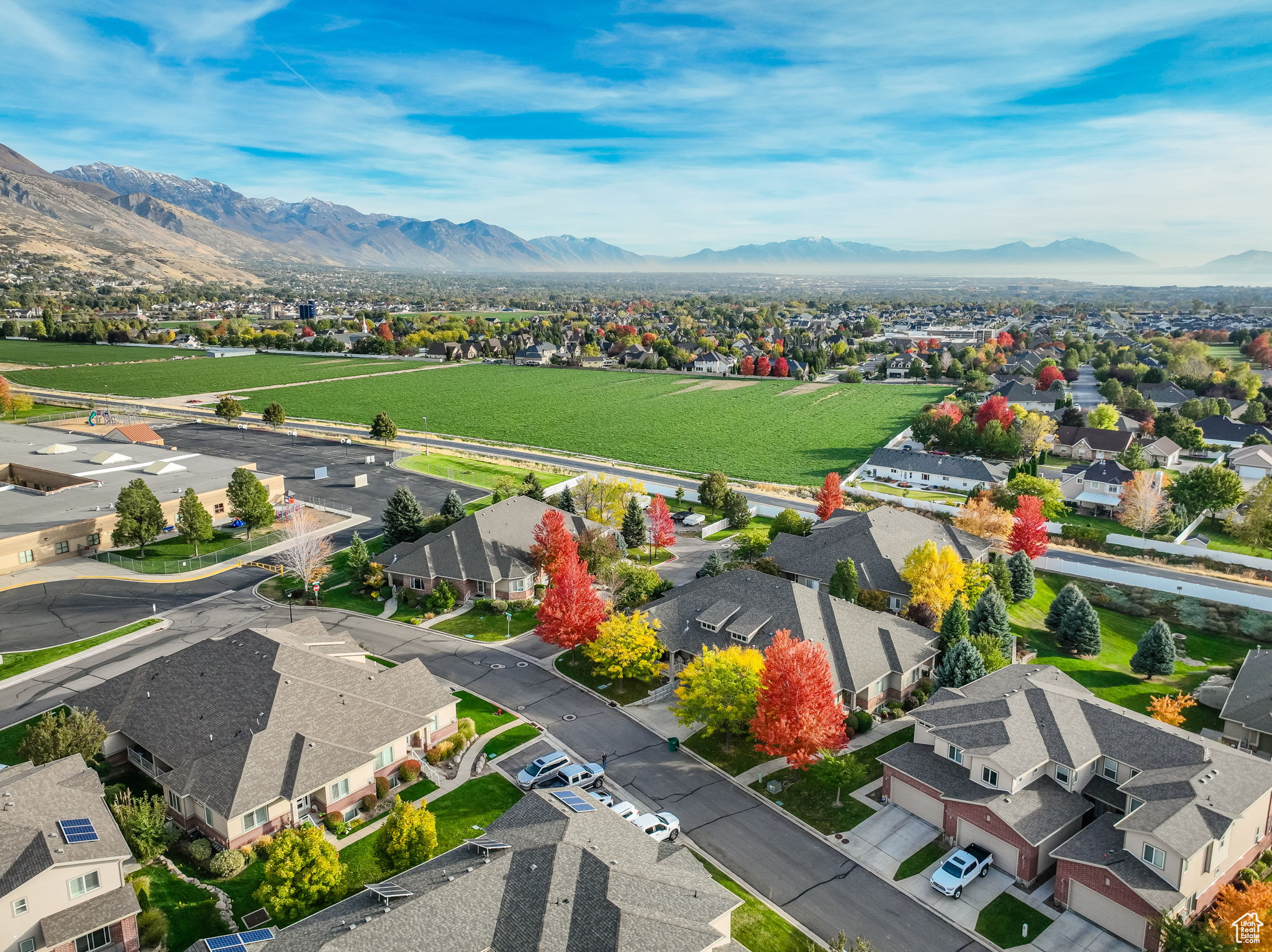 Bird's eye view with a mountain view