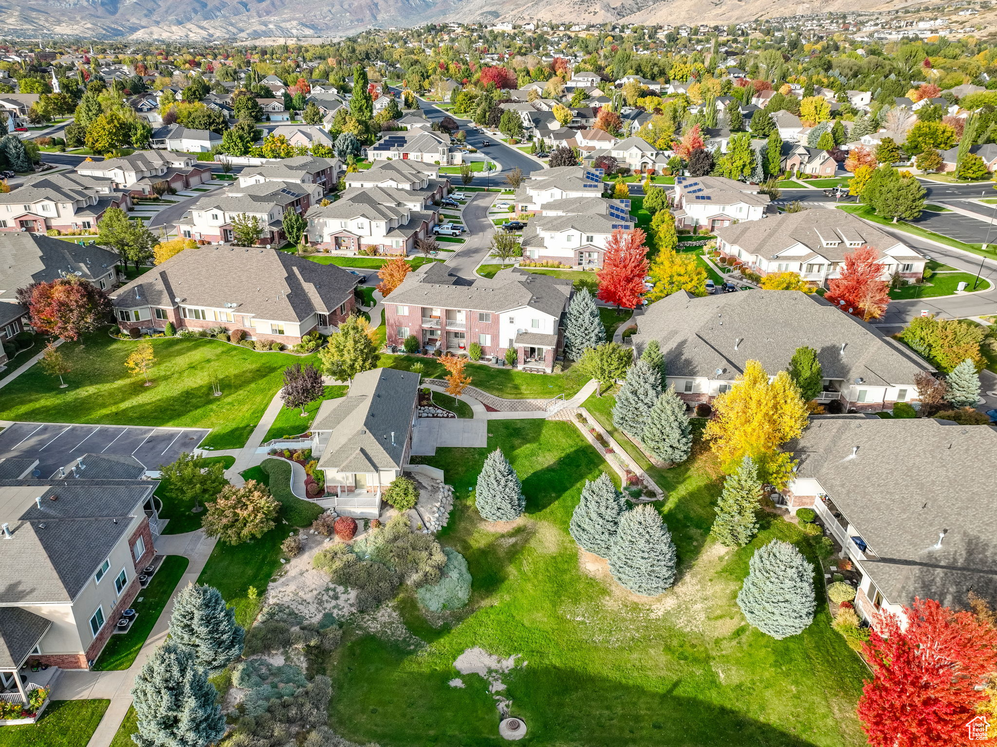 Drone / aerial view featuring a mountain view