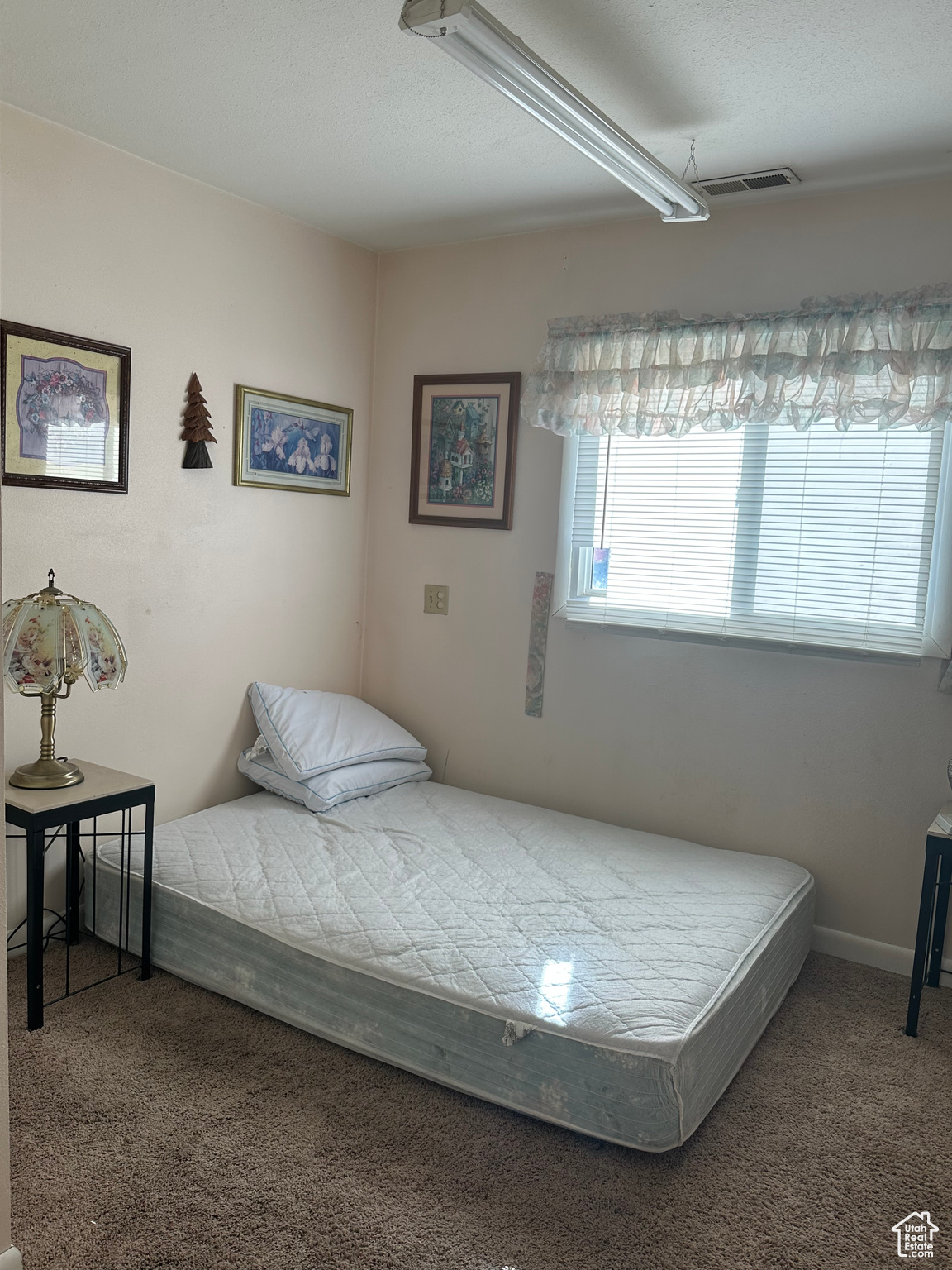 Bedroom with carpet