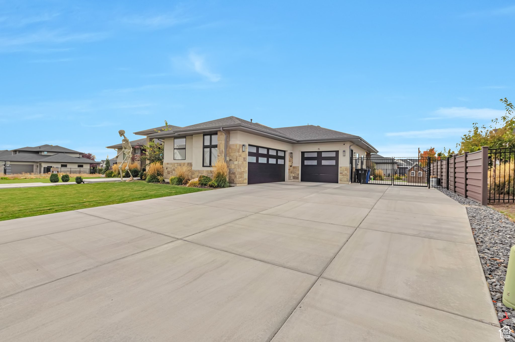 Prairie-style house with a garage and a front lawn