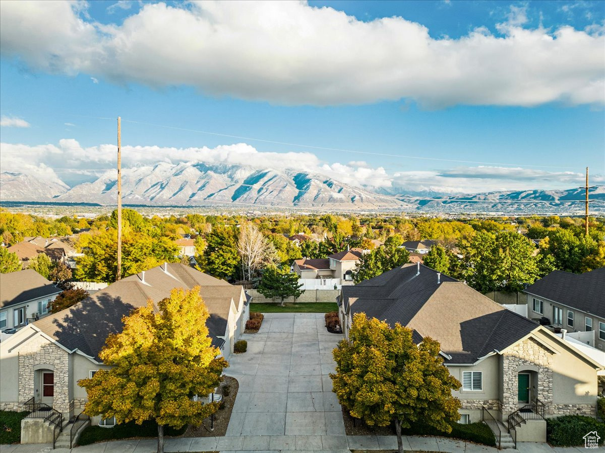 Bird's eye view with a mountain view