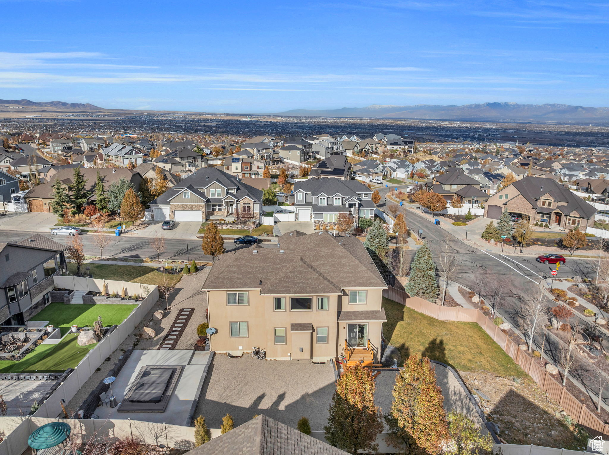 Bird's eye view featuring a mountain view