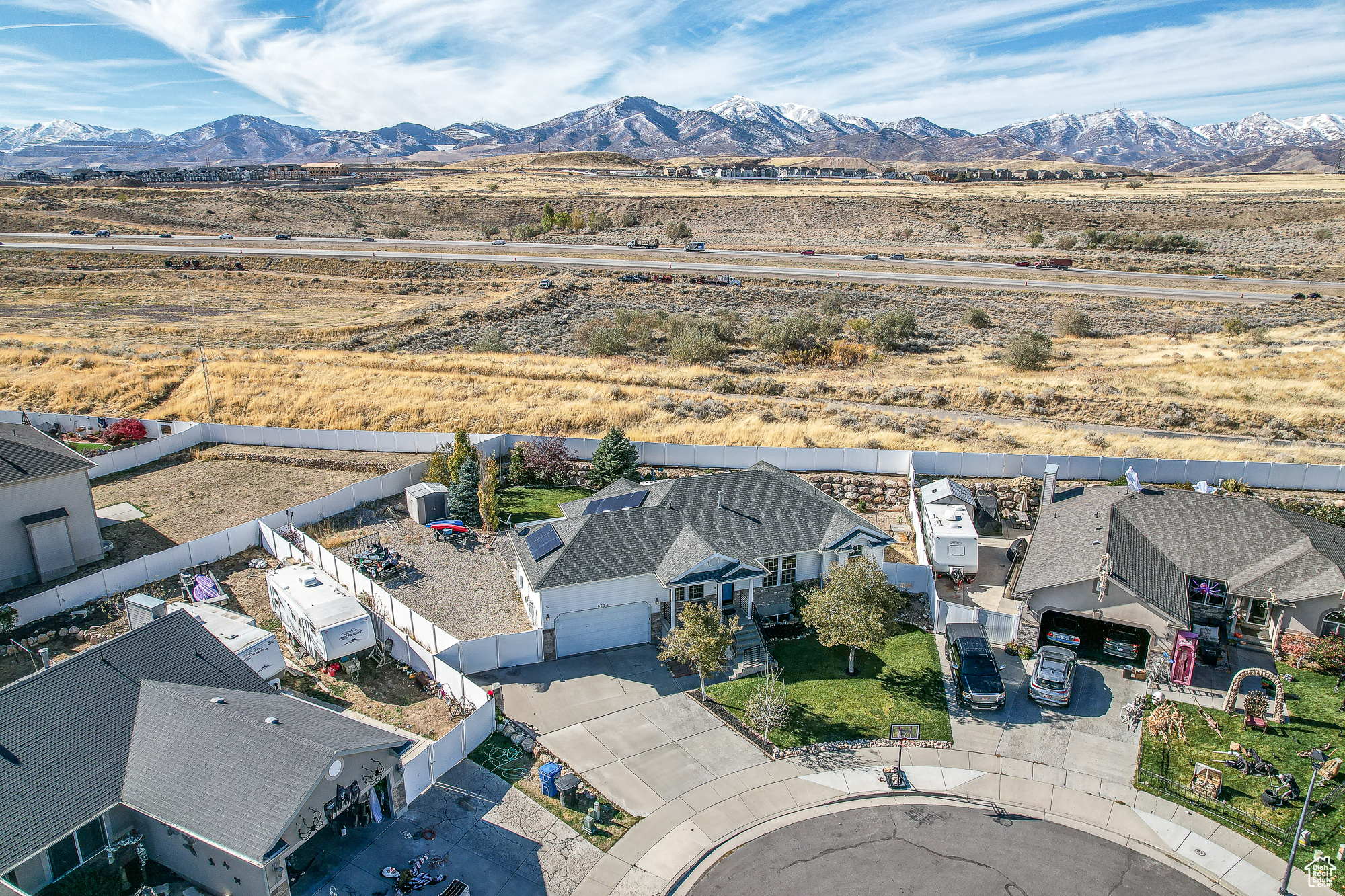 Bird's eye view featuring a mountain view