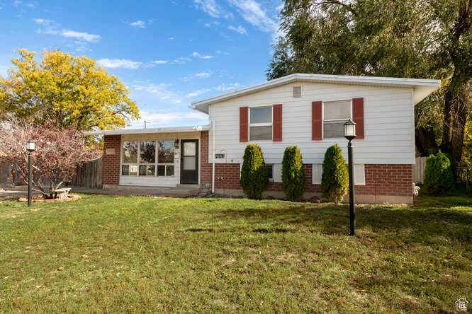 View of front of home featuring a front lawn