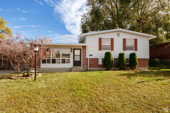 View of front of home featuring a front lawn