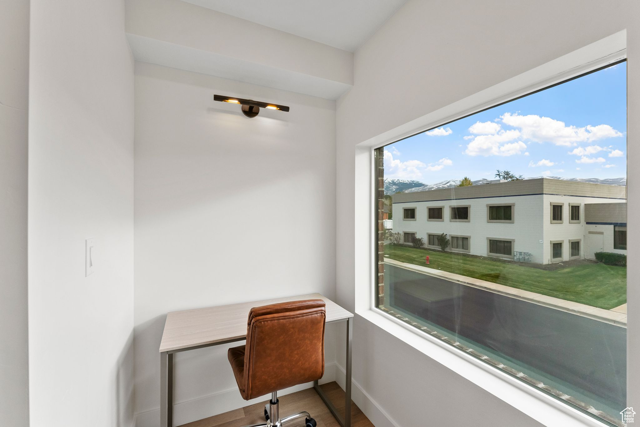 Office with hardwood / wood-style flooring