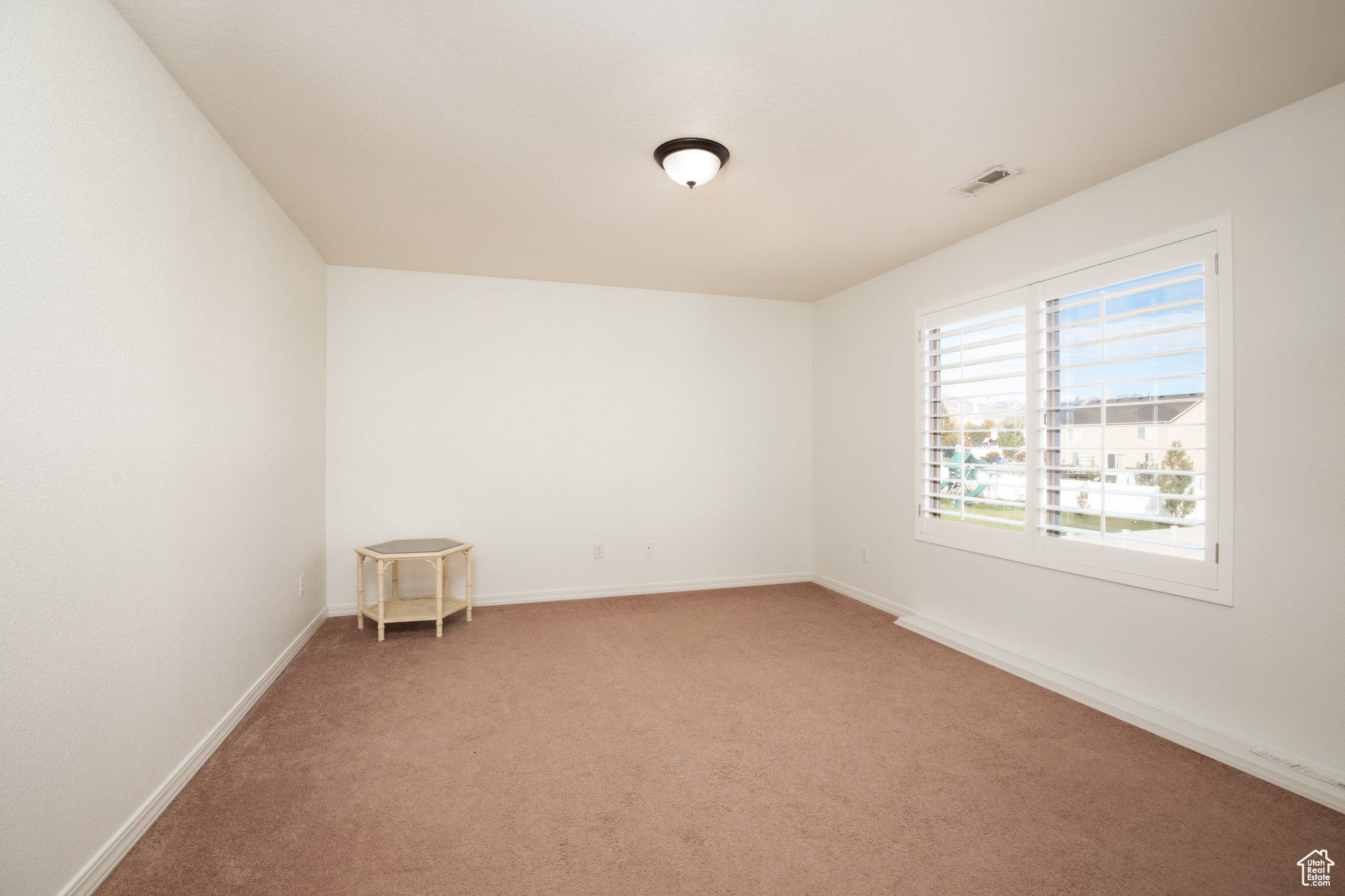 Unfurnished room featuring carpet