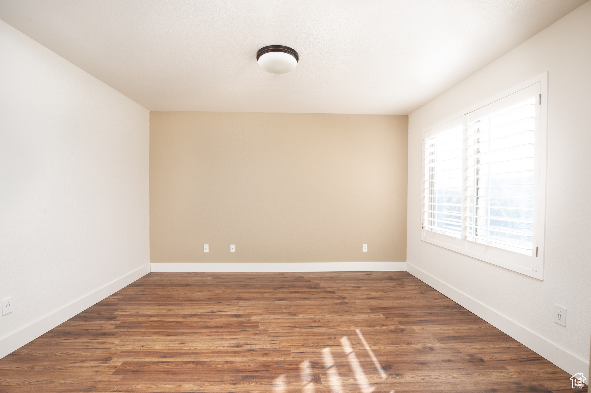 upstairs den featuring dark hardwood / wood-style floors