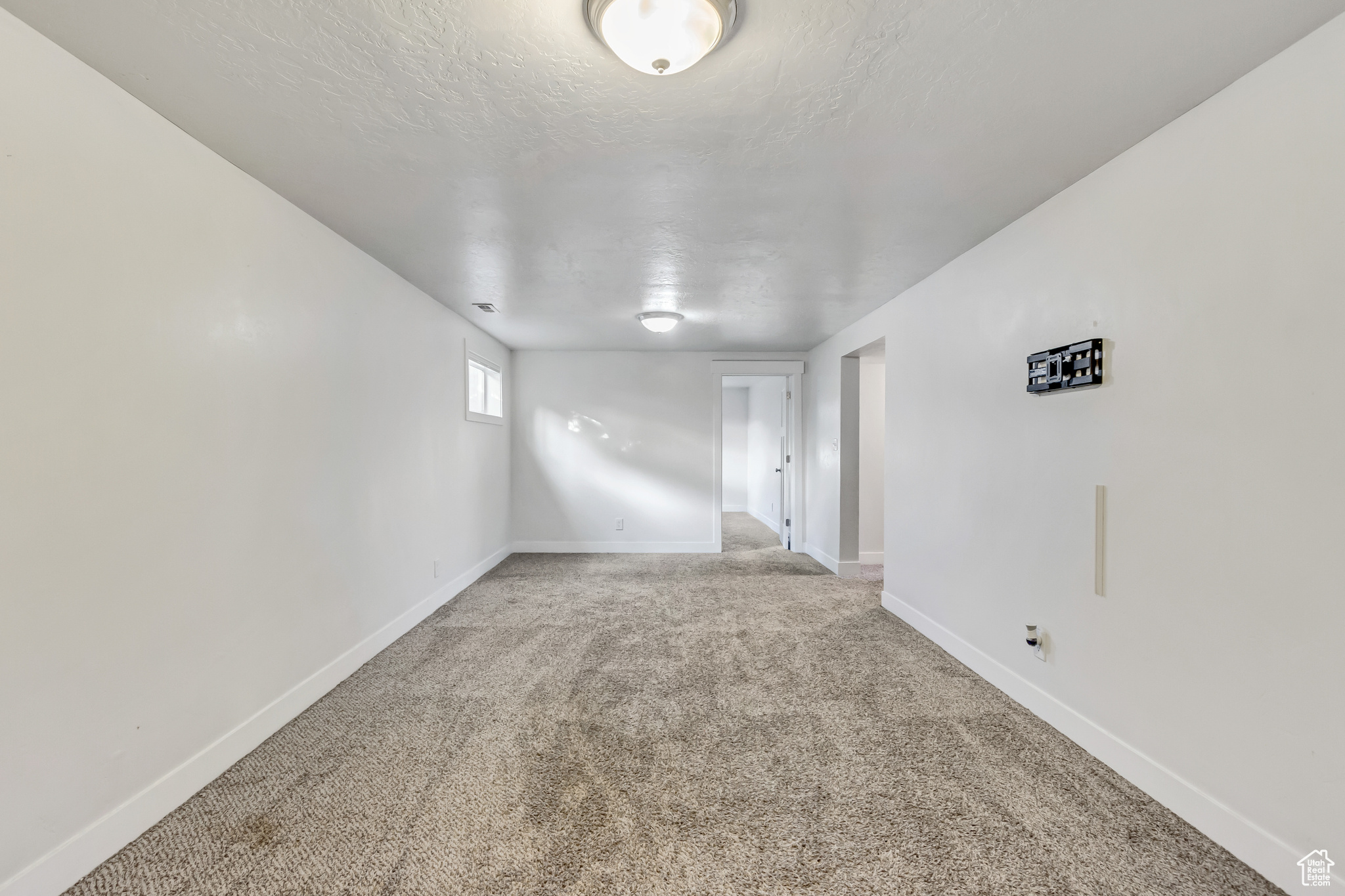 Unfurnished room featuring carpet