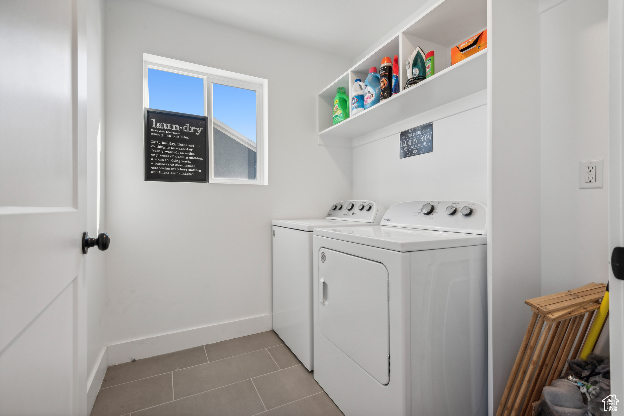 Washroom featuring dark tile patterned floors and independent washer and dryer