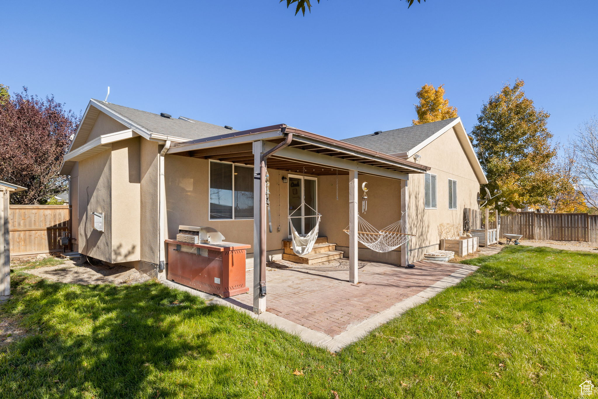 Covered patio, BBQ included