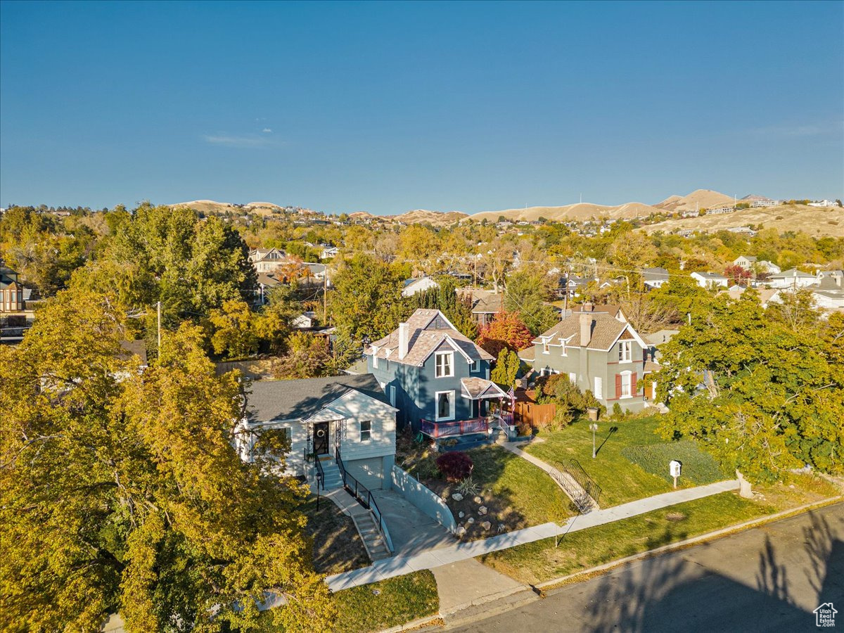 Drone / aerial view featuring a mountain view