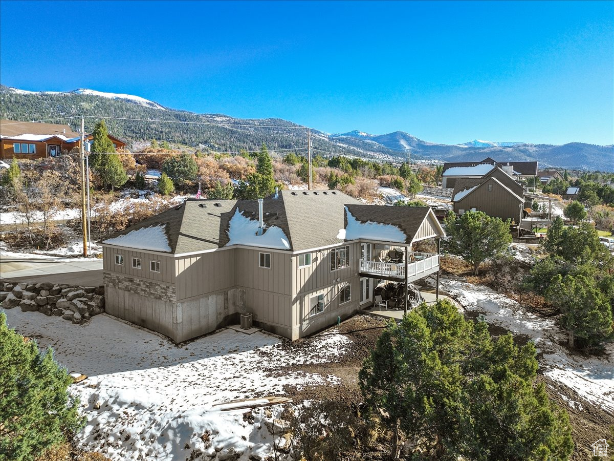 Snowy aerial view with a mountain view