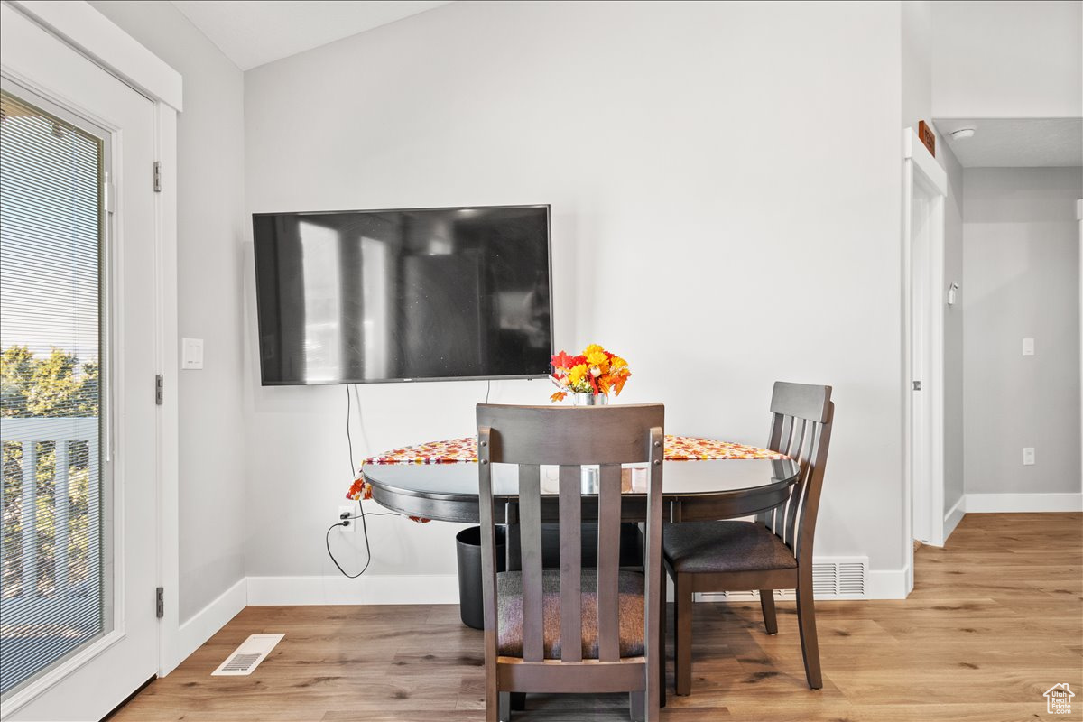 Main floor kitchen dining area