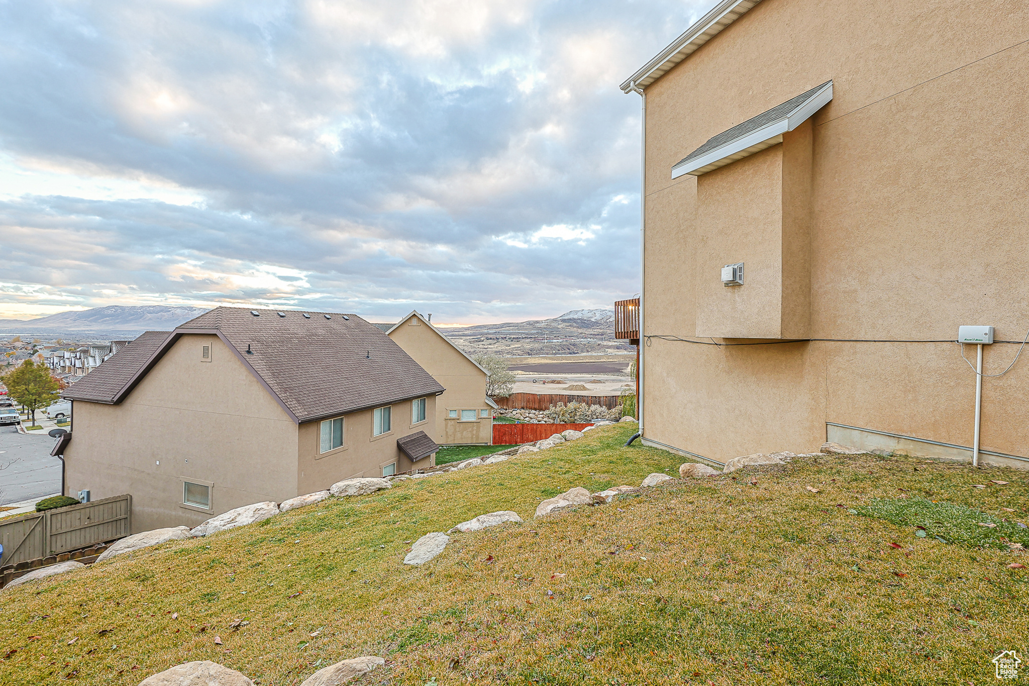 View of yard featuring a mountain view