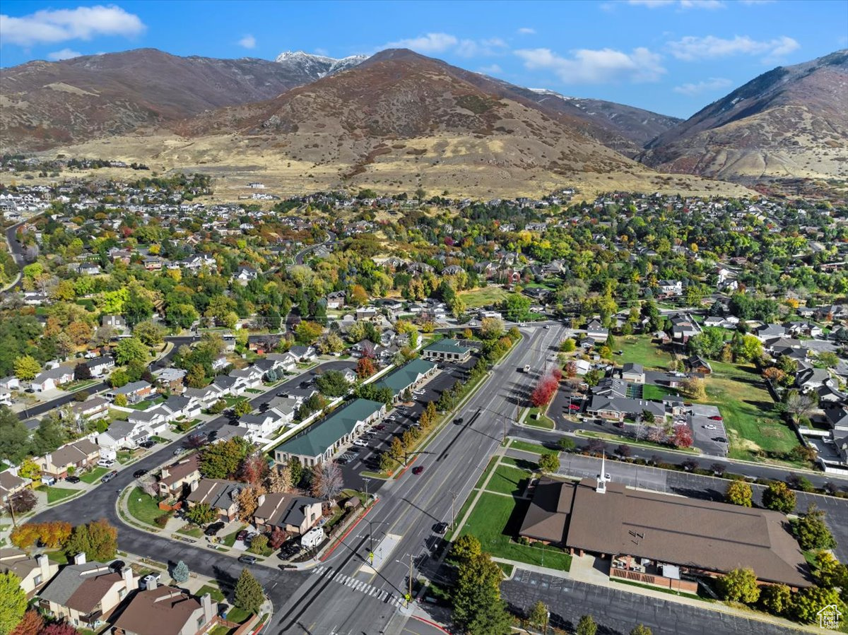 Bird's eye view with a mountain view