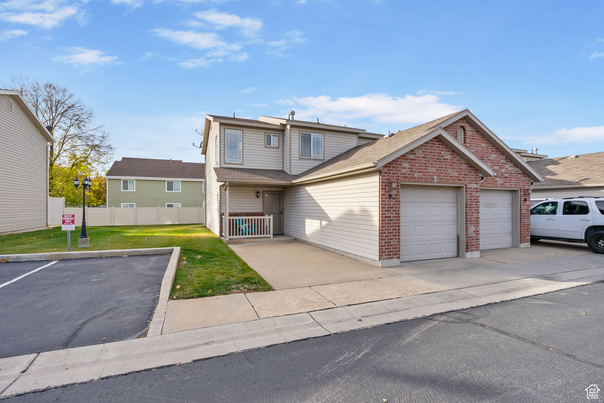 View of front property featuring a garage