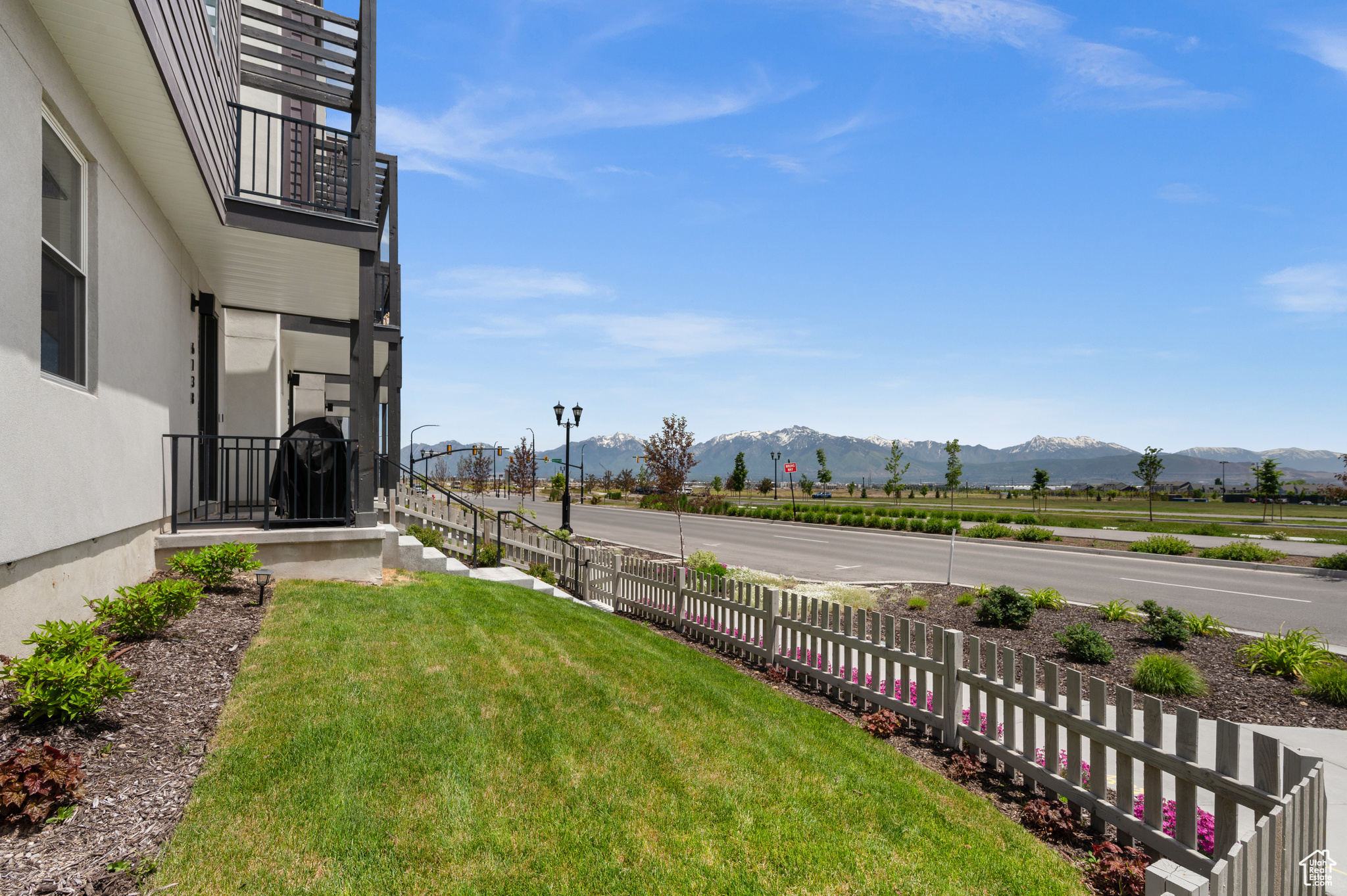 View of yard with a mountain view